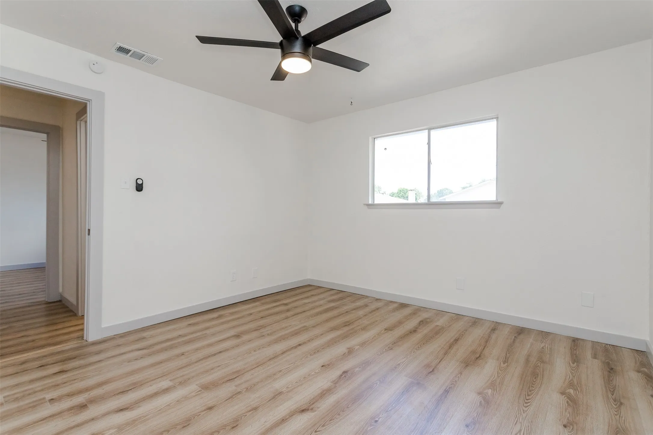 Townhouse For Rent in Dallas County , 2026 Via Ballena, Carrollton, Texas 75006, 3 Bedroom, 2 Bathroom, Garage spaces, 1,250 Sqft, built in 1973, mls#21348810, Real Estate Agent in Carrollton, Homes For Rent in Dallas county, Homes For Rent in Carrollton, Realtor in Carrollton Texas, Real Estate Brokerage Independent Realty Texas, Luminita Cordes Realtor