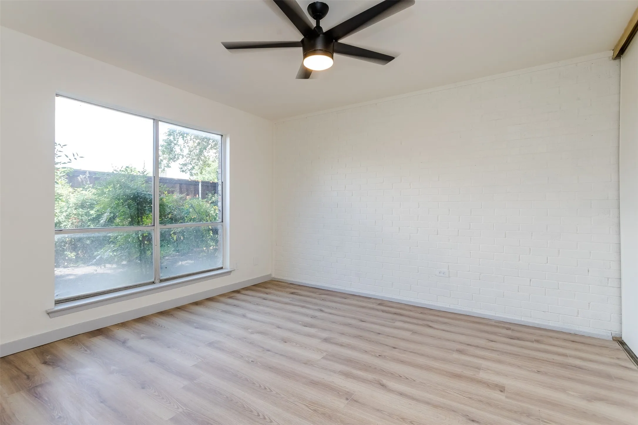 Townhouse For Rent in Dallas County , 2026 Via Ballena, Carrollton, Texas 75006, 3 Bedroom, 2 Bathroom, Garage spaces, 1,250 Sqft, built in 1973, mls#21348810, Real Estate Agent in Carrollton, Homes For Rent in Dallas county, Homes For Rent in Carrollton, Realtor in Carrollton Texas, Real Estate Brokerage Independent Realty Texas, Luminita Cordes Realtor