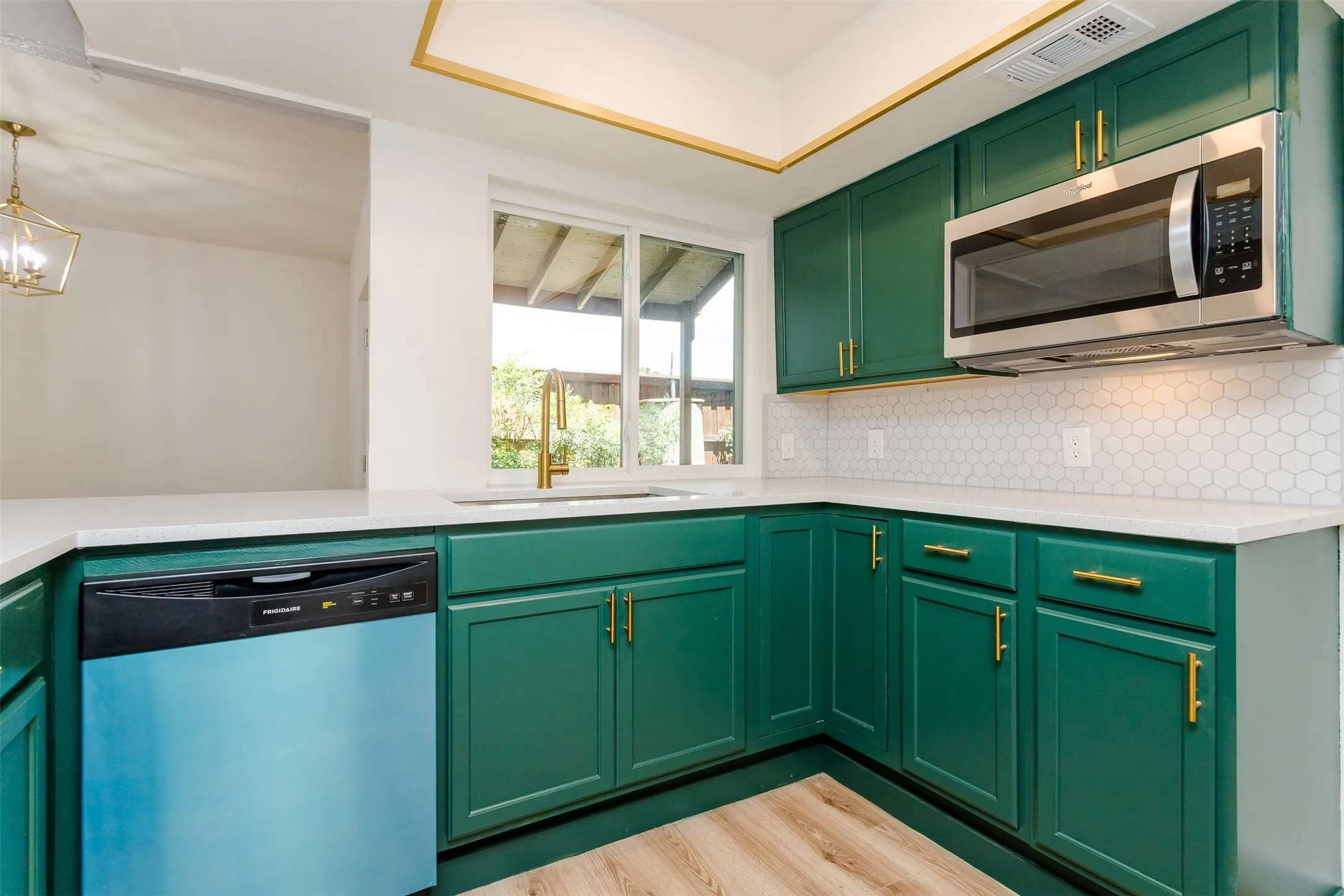 Townhouse For Rent in Dallas County , 2026 Via Ballena, Carrollton, Texas 75006, 3 Bedroom, 2 Bathroom, Garage spaces, 1,250 Sqft, built in 1973, mls#21348810, Real Estate Agent in Carrollton, Homes For Rent in Dallas county, Homes For Rent in Carrollton, Realtor in Carrollton Texas, Real Estate Brokerage Independent Realty Texas, Luminita Cordes Realtor
