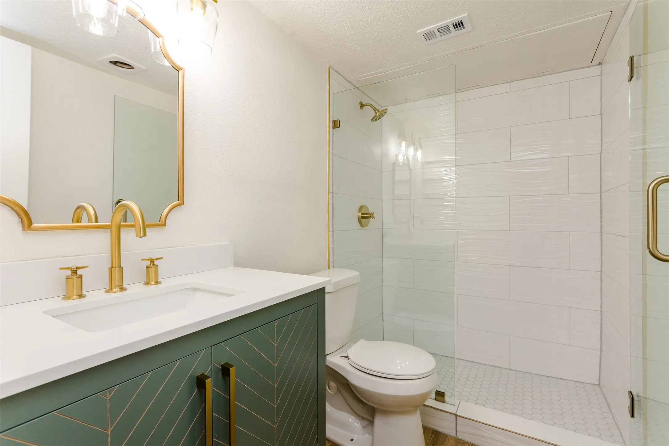 Townhouse For Rent in Dallas County , 2026 Via Ballena, Carrollton, Texas 75006, 3 Bedroom, 2 Bathroom, Garage spaces, 1,250 Sqft, built in 1973, mls#21348810, Real Estate Agent in Carrollton, Homes For Rent in Dallas county, Homes For Rent in Carrollton, Realtor in Carrollton Texas, Real Estate Brokerage Independent Realty Texas, Luminita Cordes Realtor
