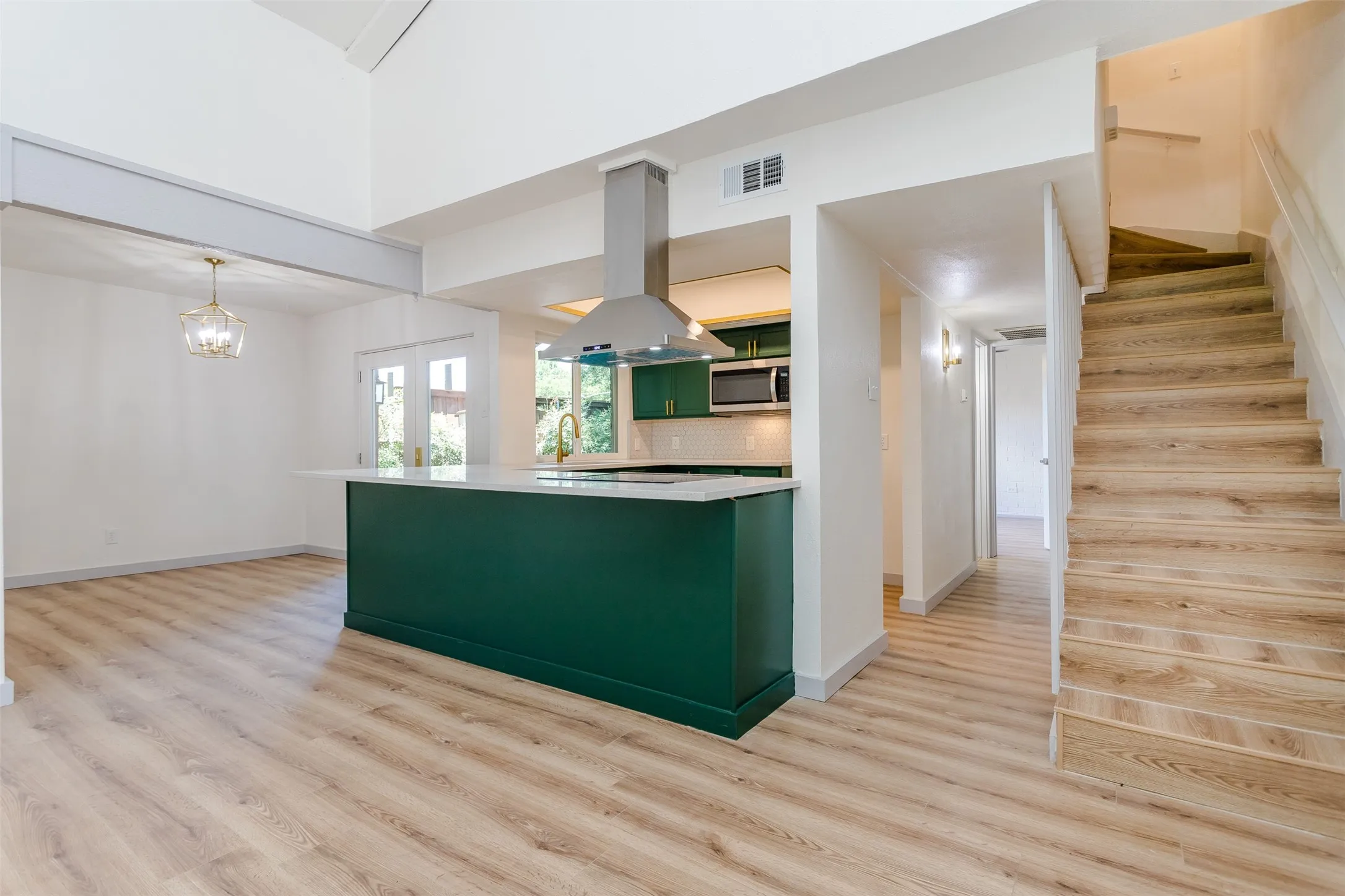 Townhouse For Rent in Dallas County , 2026 Via Ballena, Carrollton, Texas 75006, 3 Bedroom, 2 Bathroom, Garage spaces, 1,250 Sqft, built in 1973, mls#21348810, Real Estate Agent in Carrollton, Homes For Rent in Dallas county, Homes For Rent in Carrollton, Realtor in Carrollton Texas, Real Estate Brokerage Independent Realty Texas, Luminita Cordes Realtor