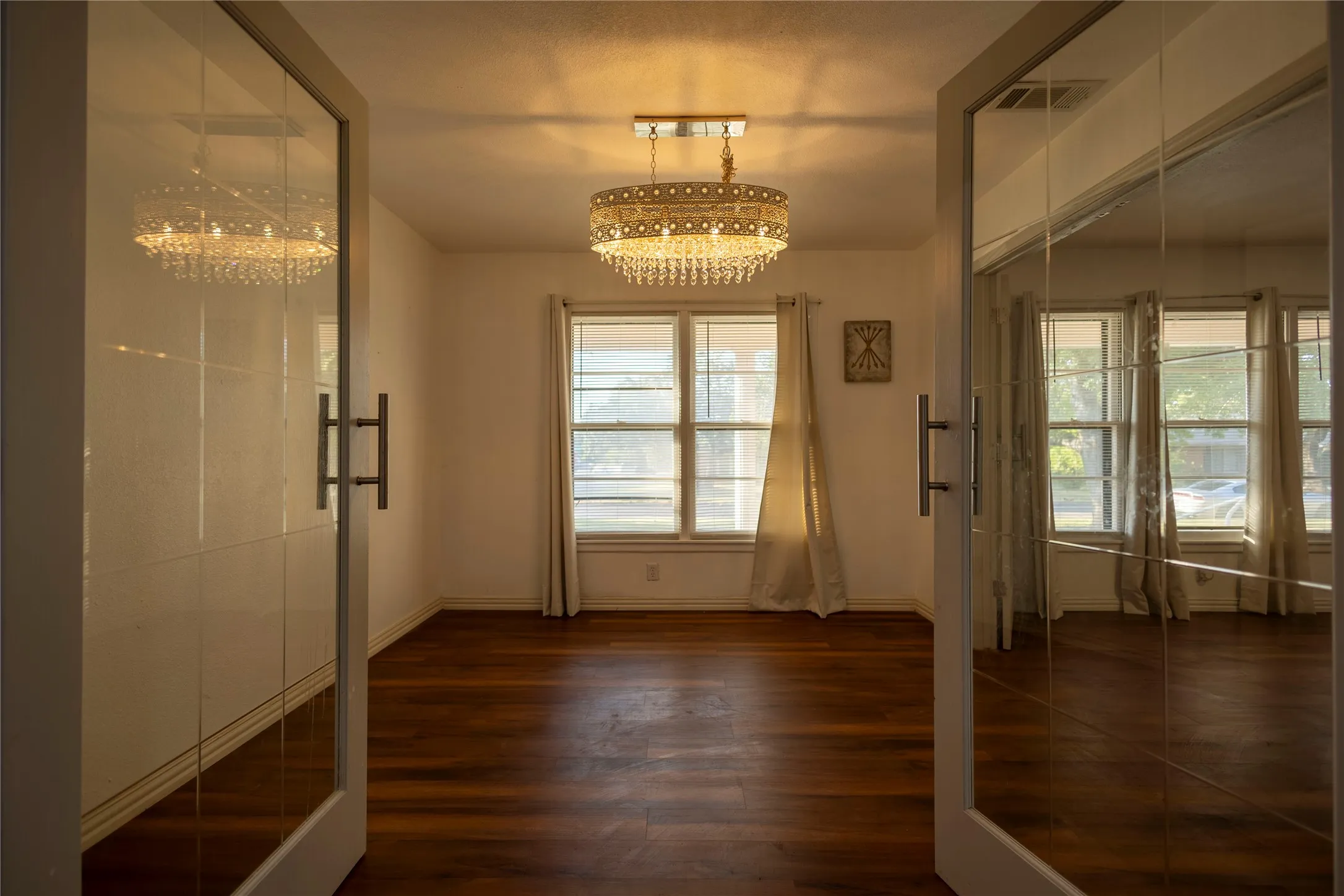 Single Family Residence For Sale in Mc Lennan County , 1332 Westwood Street, Waco, Texas 76710, 3 Bedroom, 2 Bathroom, Garage spaces, 2,386 Sqft, built in 1956, mls#21347196, Real Estate Agent in Waco, Homes For Sale in Mc Lennan county, Homes For Sale in Waco, Realtor in Waco Texas, Real Estate Brokerage Independent Realty Texas, Luminita Cordes Realtor