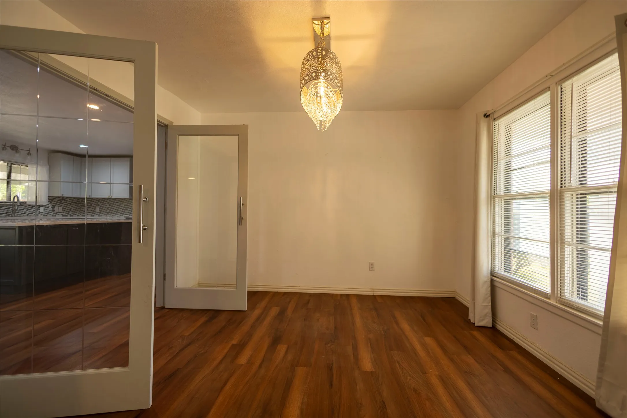 Single Family Residence For Sale in Mc Lennan County , 1332 Westwood Street, Waco, Texas 76710, 3 Bedroom, 2 Bathroom, Garage spaces, 2,386 Sqft, built in 1956, mls#21347196, Real Estate Agent in Waco, Homes For Sale in Mc Lennan county, Homes For Sale in Waco, Realtor in Waco Texas, Real Estate Brokerage Independent Realty Texas, Luminita Cordes Realtor