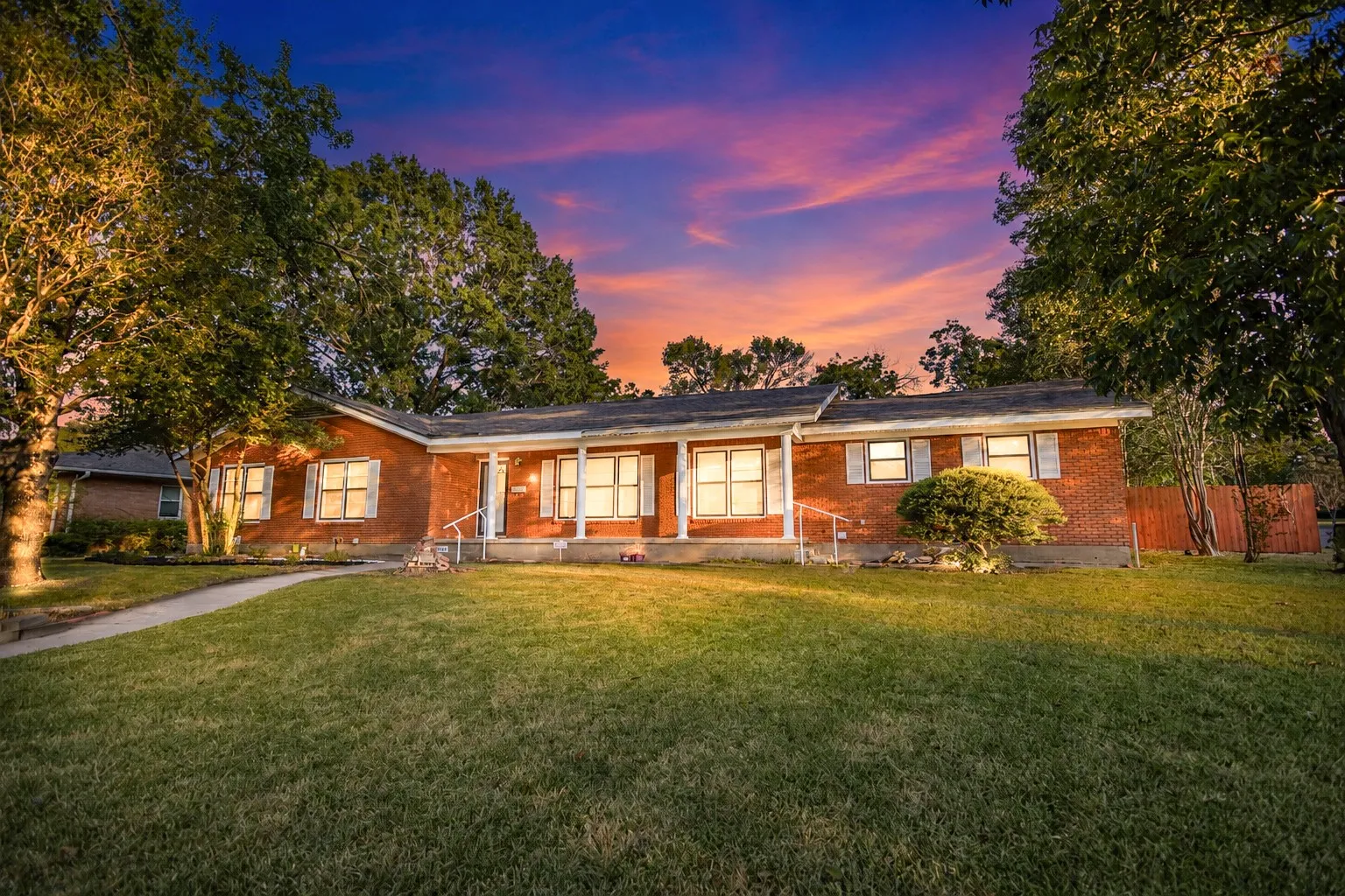 Single Family Residence For Sale in Mc Lennan County , 1332 Westwood Street, Waco, Texas 76710, 3 Bedroom, 2 Bathroom, Garage spaces, 2,386 Sqft, built in 1956, mls#21347196, Real Estate Agent in Waco, Homes For Sale in Mc Lennan county, Homes For Sale in Waco, Realtor in Waco Texas, Real Estate Brokerage Independent Realty Texas, Luminita Cordes Realtor