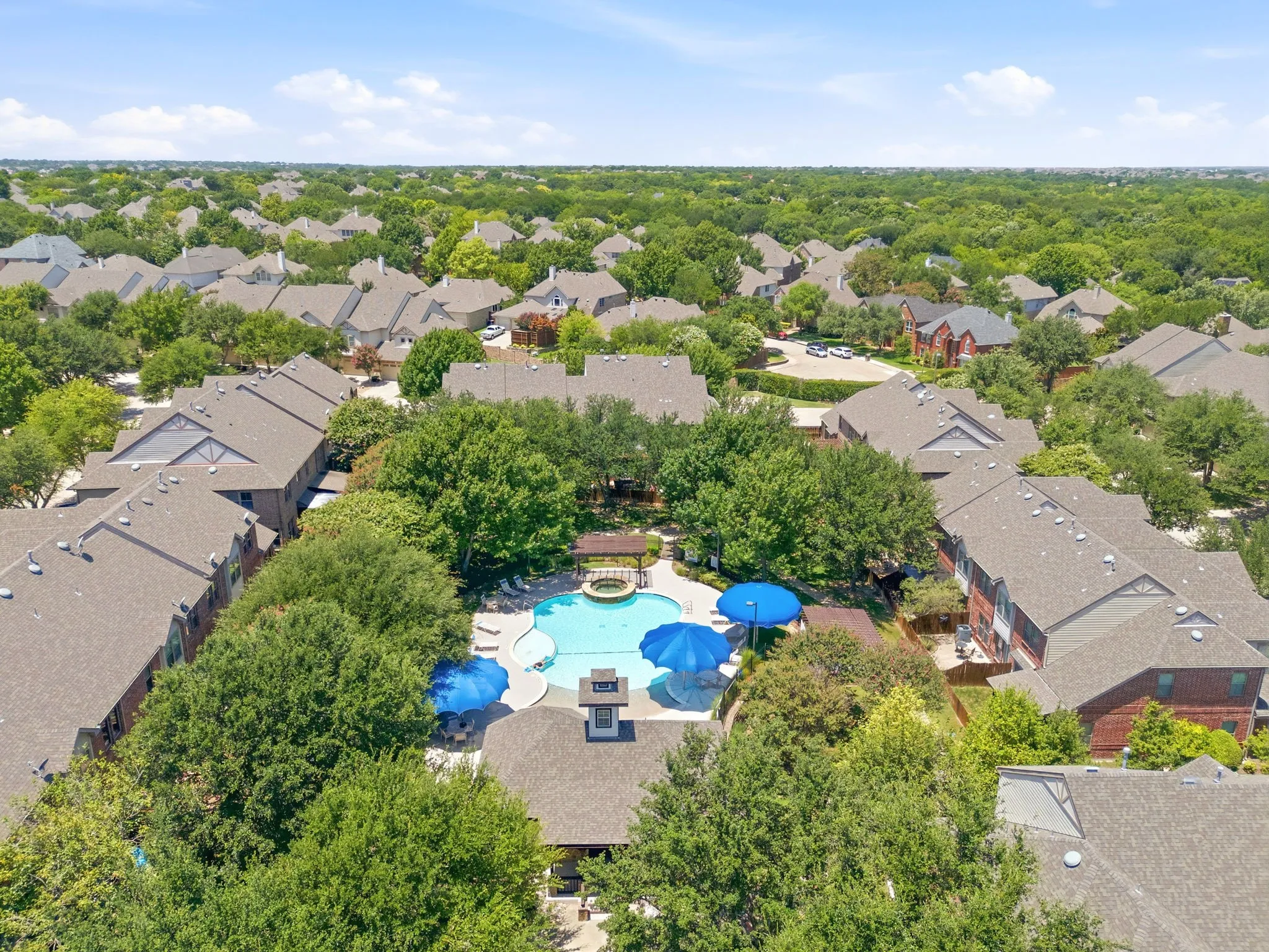 Townhouse For Sale in Collin County , 703 Chestnuthill Drive, Allen, Texas 75013, 3 Bedroom, 3 Bathroom, 2 Garage spaces, 1,898 Sqft, built in 2007, mls#21354892, Real Estate Agent in Allen, Homes For Sale in Collin county, Homes For Sale in Allen, Realtor in Allen Texas, Real Estate Brokerage Independent Realty Texas, Luminita Cordes Realtor