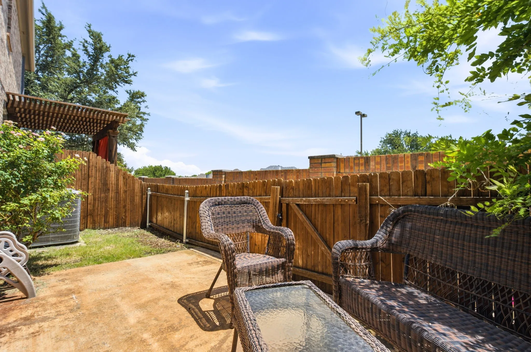 Townhouse For Sale in Collin County , 703 Chestnuthill Drive, Allen, Texas 75013, 3 Bedroom, 3 Bathroom, 2 Garage spaces, 1,898 Sqft, built in 2007, mls#21354892, Real Estate Agent in Allen, Homes For Sale in Collin county, Homes For Sale in Allen, Realtor in Allen Texas, Real Estate Brokerage Independent Realty Texas, Luminita Cordes Realtor