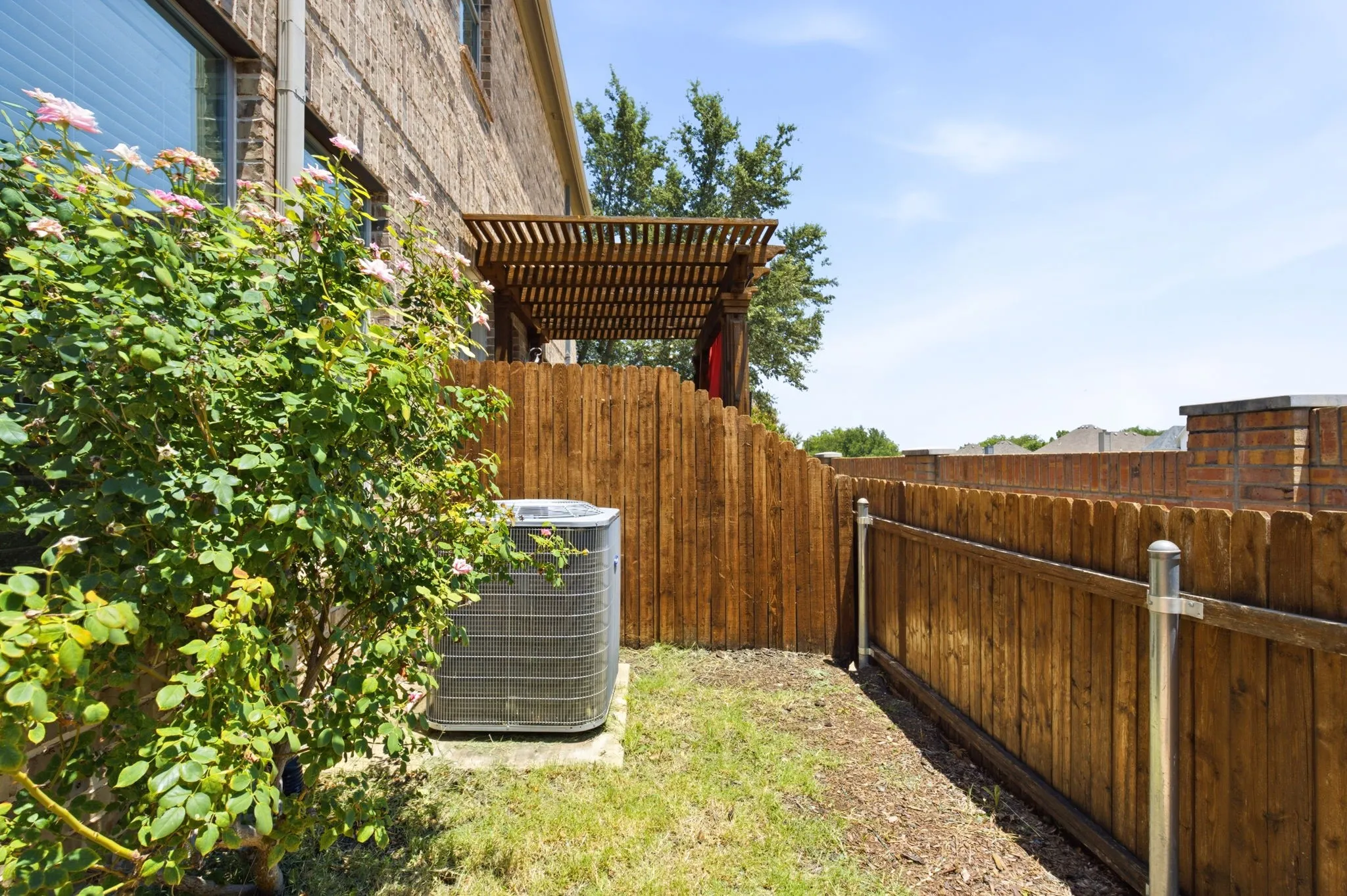Townhouse For Sale in Collin County , 703 Chestnuthill Drive, Allen, Texas 75013, 3 Bedroom, 3 Bathroom, 2 Garage spaces, 1,898 Sqft, built in 2007, mls#21354892, Real Estate Agent in Allen, Homes For Sale in Collin county, Homes For Sale in Allen, Realtor in Allen Texas, Real Estate Brokerage Independent Realty Texas, Luminita Cordes Realtor