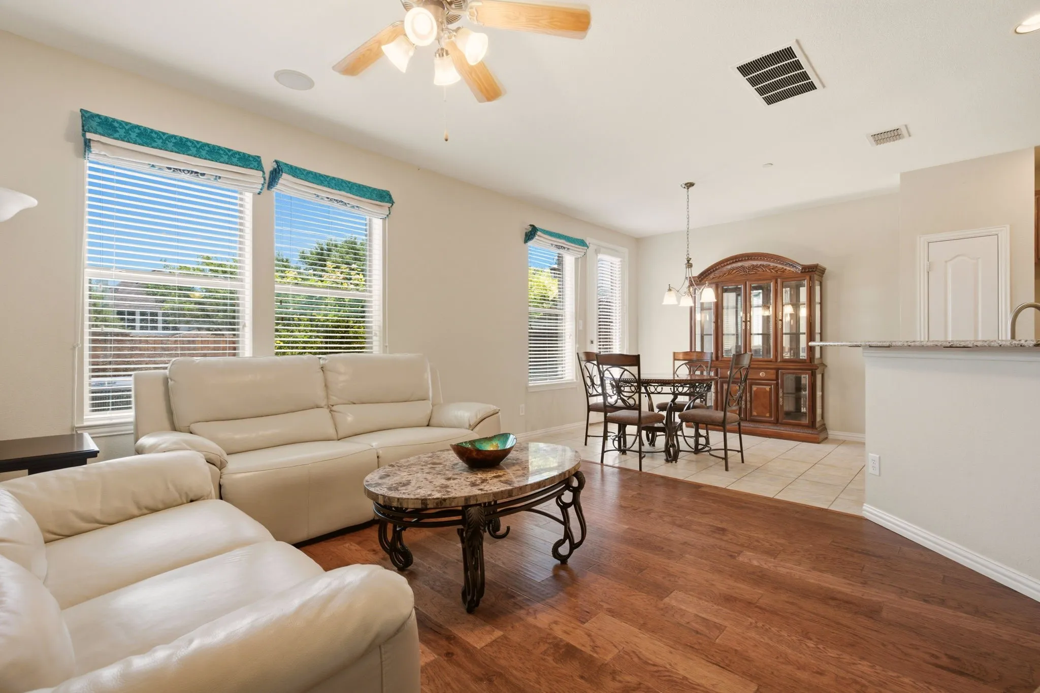 Townhouse For Sale in Collin County , 703 Chestnuthill Drive, Allen, Texas 75013, 3 Bedroom, 3 Bathroom, 2 Garage spaces, 1,898 Sqft, built in 2007, mls#21354892, Real Estate Agent in Allen, Homes For Sale in Collin county, Homes For Sale in Allen, Realtor in Allen Texas, Real Estate Brokerage Independent Realty Texas, Luminita Cordes Realtor