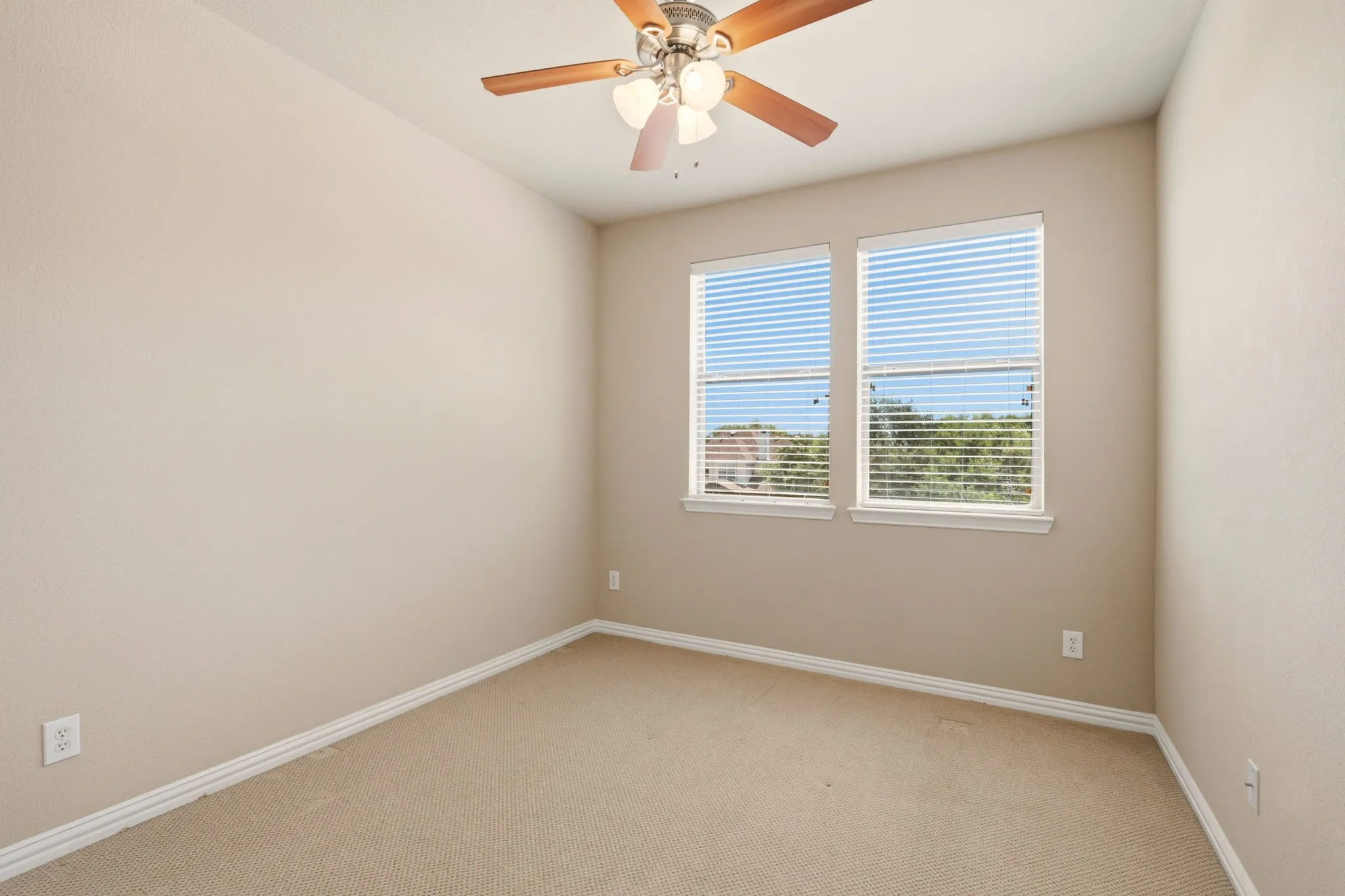 Townhouse For Sale in Collin County , 703 Chestnuthill Drive, Allen, Texas 75013, 3 Bedroom, 3 Bathroom, 2 Garage spaces, 1,898 Sqft, built in 2007, mls#21354892, Real Estate Agent in Allen, Homes For Sale in Collin county, Homes For Sale in Allen, Realtor in Allen Texas, Real Estate Brokerage Independent Realty Texas, Luminita Cordes Realtor