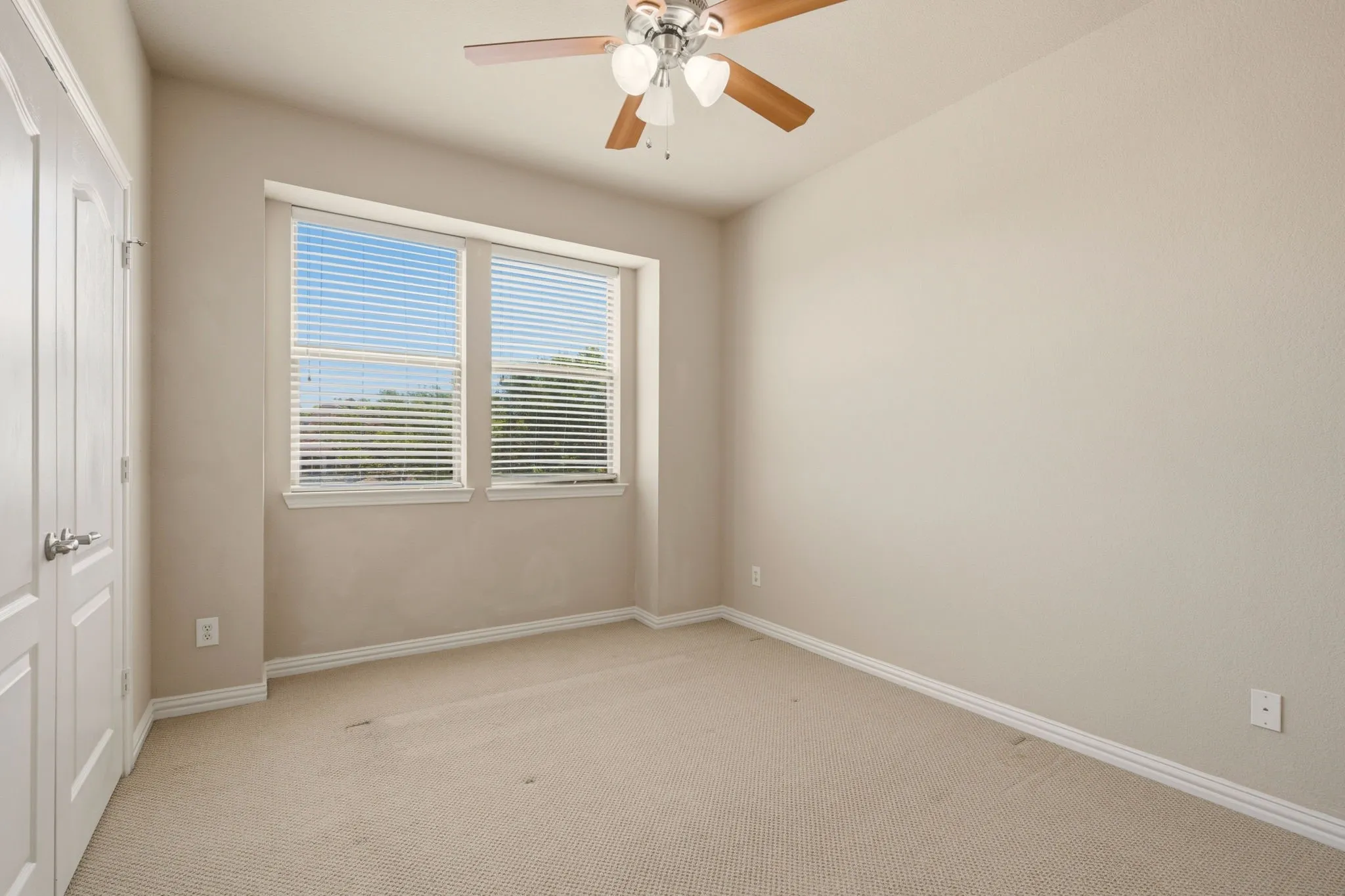 Townhouse For Sale in Collin County , 703 Chestnuthill Drive, Allen, Texas 75013, 3 Bedroom, 3 Bathroom, 2 Garage spaces, 1,898 Sqft, built in 2007, mls#21354892, Real Estate Agent in Allen, Homes For Sale in Collin county, Homes For Sale in Allen, Realtor in Allen Texas, Real Estate Brokerage Independent Realty Texas, Luminita Cordes Realtor
