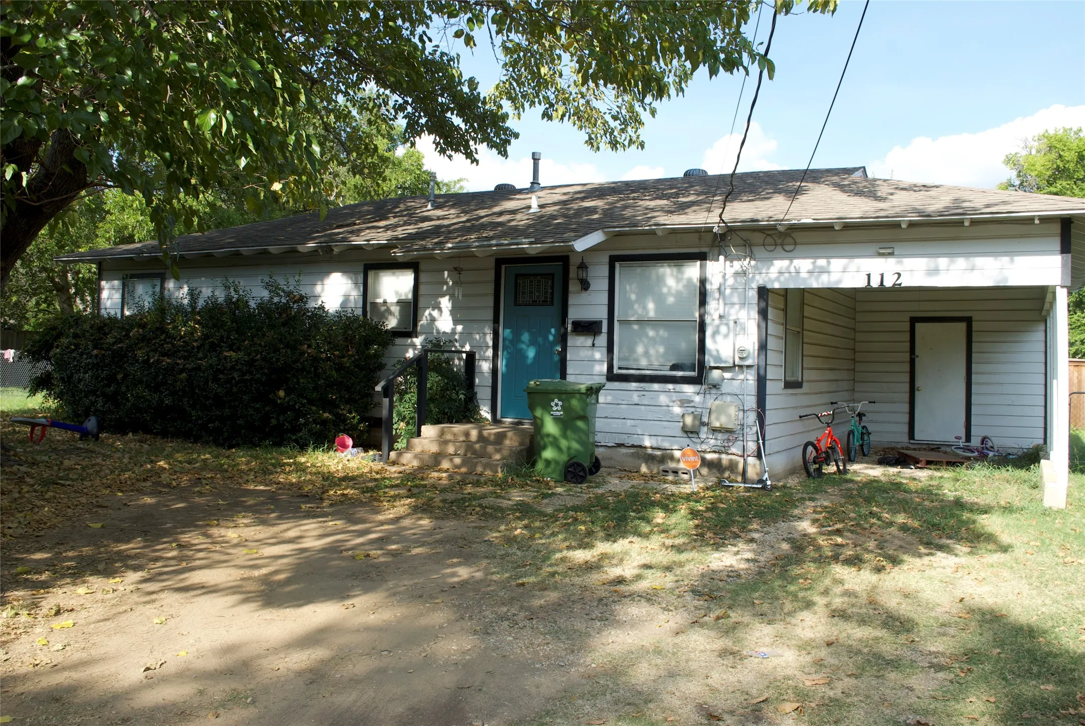Triplex For Sale in Denton County , 112 N Hatcher Ave, Lewisville, Texas 75057, 5 Bedroom, 3 Bathroom, Garage spaces, 0 Sqft, built in 1940, mls#21352382, Real Estate Agent in Lewisville, Homes For Sale in Denton county, Homes For Sale in Lewisville, Realtor in Lewisville Texas, Real Estate Brokerage Independent Realty Texas, Luminita Cordes Realtor
