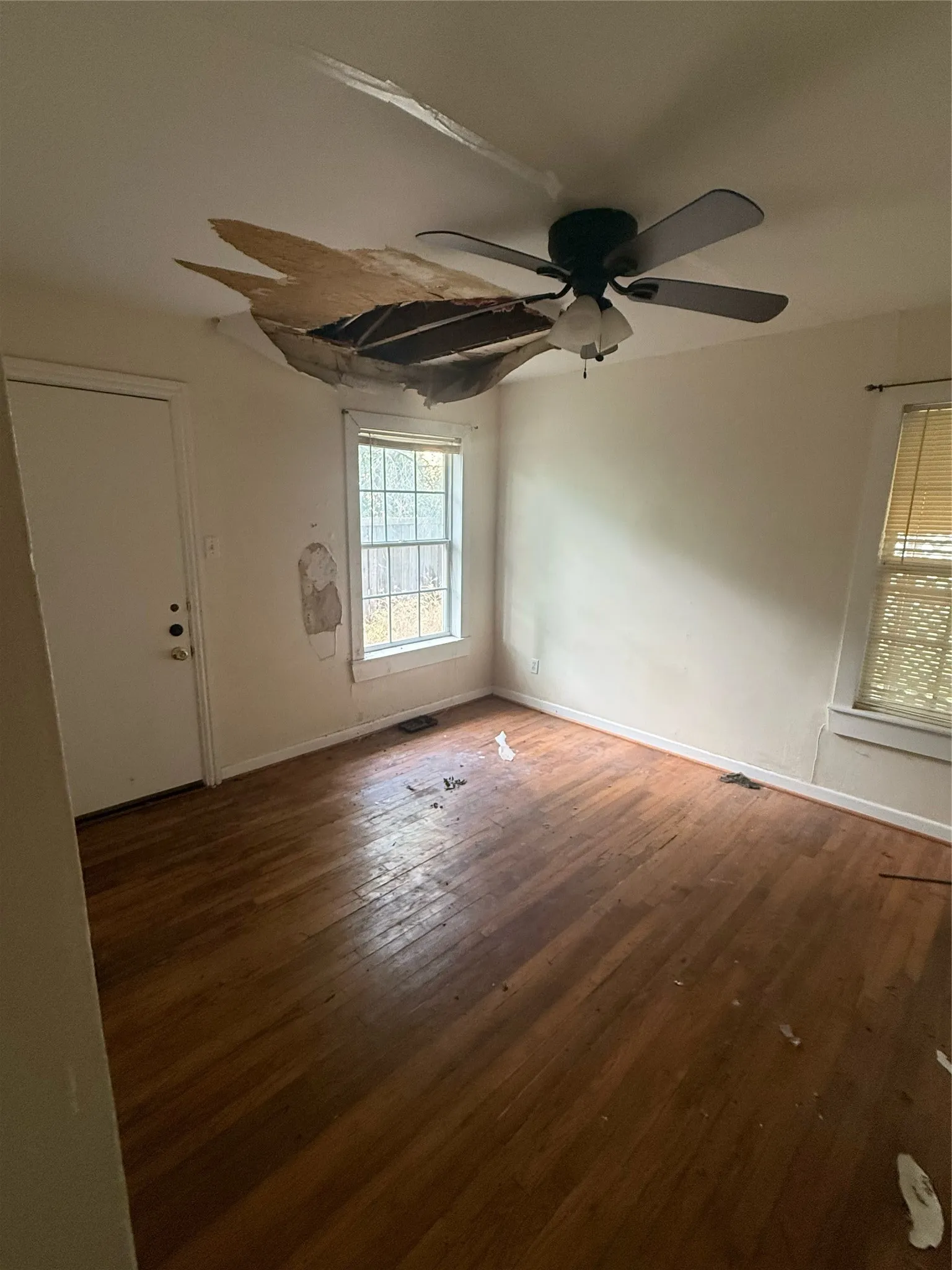 Triplex For Sale in Denton County , 112 N Hatcher Ave, Lewisville, Texas 75057, 5 Bedroom, 3 Bathroom, Garage spaces, 0 Sqft, built in 1940, mls#21352382, Real Estate Agent in Lewisville, Homes For Sale in Denton county, Homes For Sale in Lewisville, Realtor in Lewisville Texas, Real Estate Brokerage Independent Realty Texas, Luminita Cordes Realtor