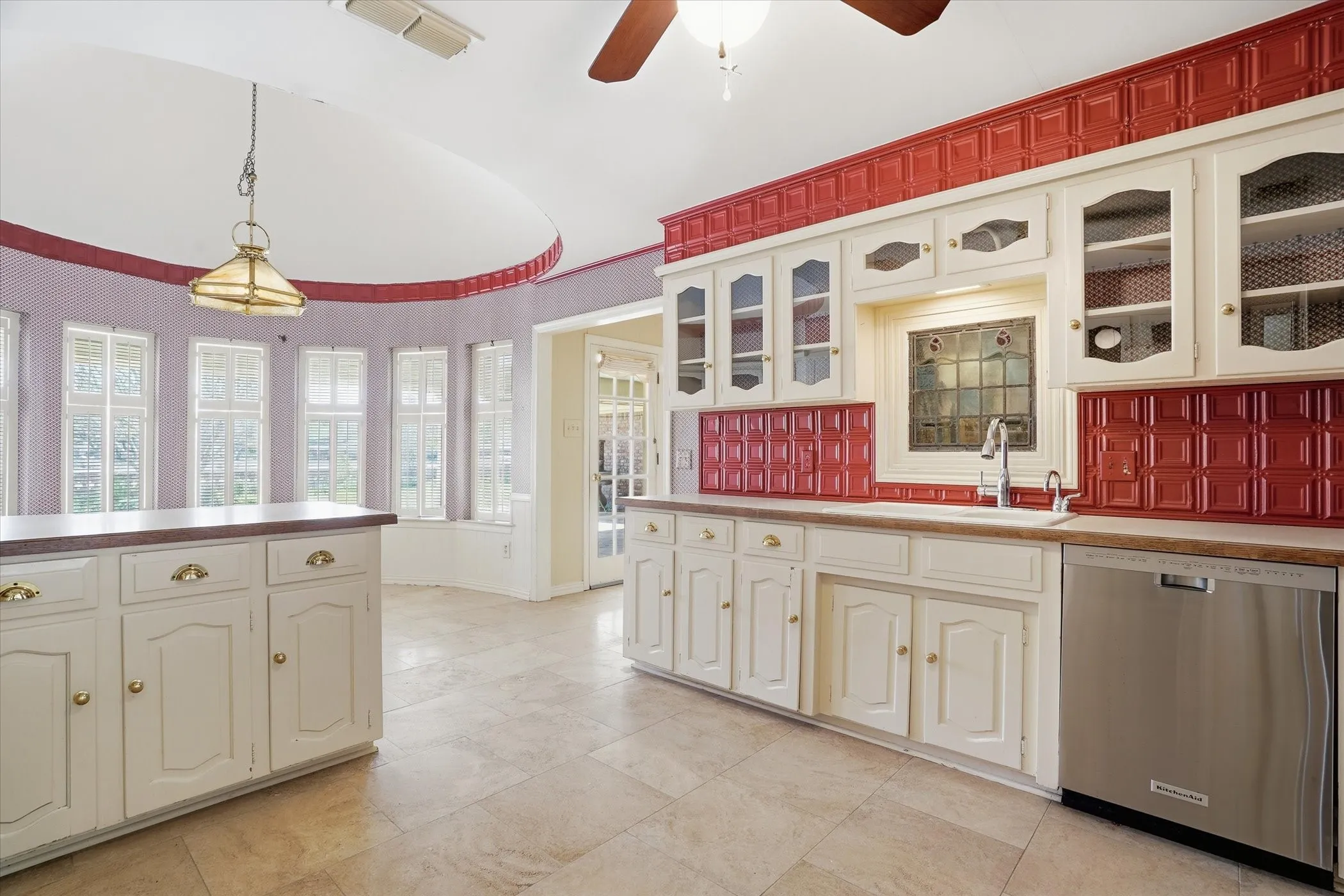 Single Family Residence For Sale in Tarrant County , 4201 Winding Way, Benbrook, Texas 76126, 4 Bedroom, 3 Bathroom, 2 Garage spaces, 3,005 Sqft, built in 1971, mls#21354856, Real Estate Agent in Benbrook, Homes For Sale in Tarrant county, Homes For Sale in Benbrook, Realtor in Benbrook Texas, Real Estate Brokerage Independent Realty Texas, Luminita Cordes Realtor