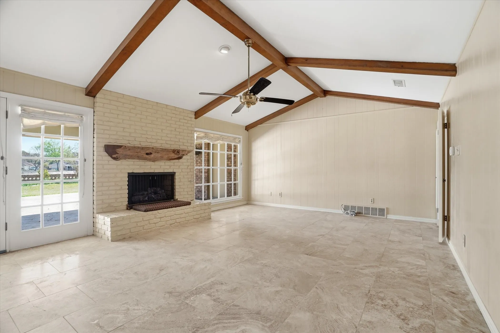 Single Family Residence For Sale in Tarrant County , 4201 Winding Way, Benbrook, Texas 76126, 4 Bedroom, 3 Bathroom, 2 Garage spaces, 3,005 Sqft, built in 1971, mls#21354856, Real Estate Agent in Benbrook, Homes For Sale in Tarrant county, Homes For Sale in Benbrook, Realtor in Benbrook Texas, Real Estate Brokerage Independent Realty Texas, Luminita Cordes Realtor