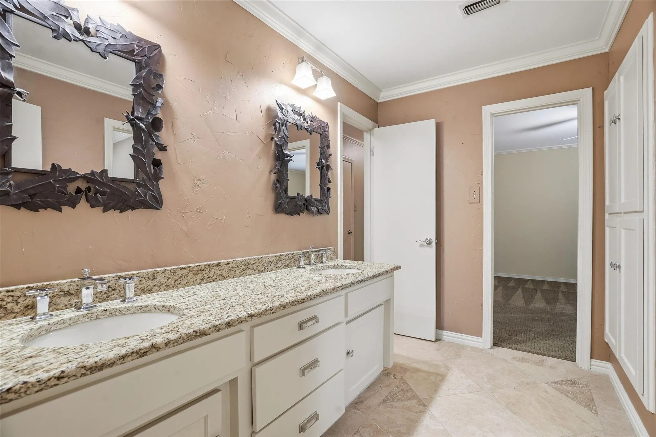 Single Family Residence For Sale in Tarrant County , 4201 Winding Way, Benbrook, Texas 76126, 4 Bedroom, 3 Bathroom, 2 Garage spaces, 3,005 Sqft, built in 1971, mls#21354856, Real Estate Agent in Benbrook, Homes For Sale in Tarrant county, Homes For Sale in Benbrook, Realtor in Benbrook Texas, Real Estate Brokerage Independent Realty Texas, Luminita Cordes Realtor