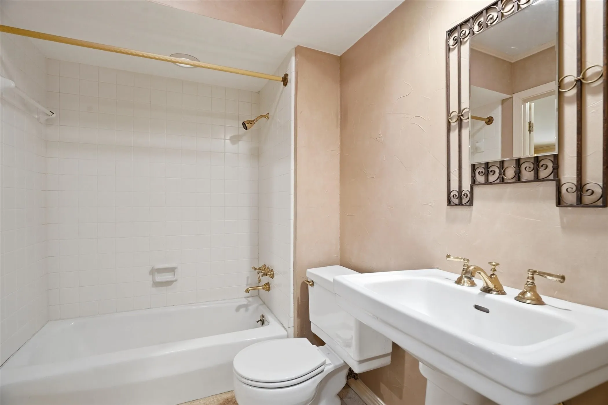 Single Family Residence For Sale in Tarrant County , 4201 Winding Way, Benbrook, Texas 76126, 4 Bedroom, 3 Bathroom, 2 Garage spaces, 3,005 Sqft, built in 1971, mls#21354856, Real Estate Agent in Benbrook, Homes For Sale in Tarrant county, Homes For Sale in Benbrook, Realtor in Benbrook Texas, Real Estate Brokerage Independent Realty Texas, Luminita Cordes Realtor