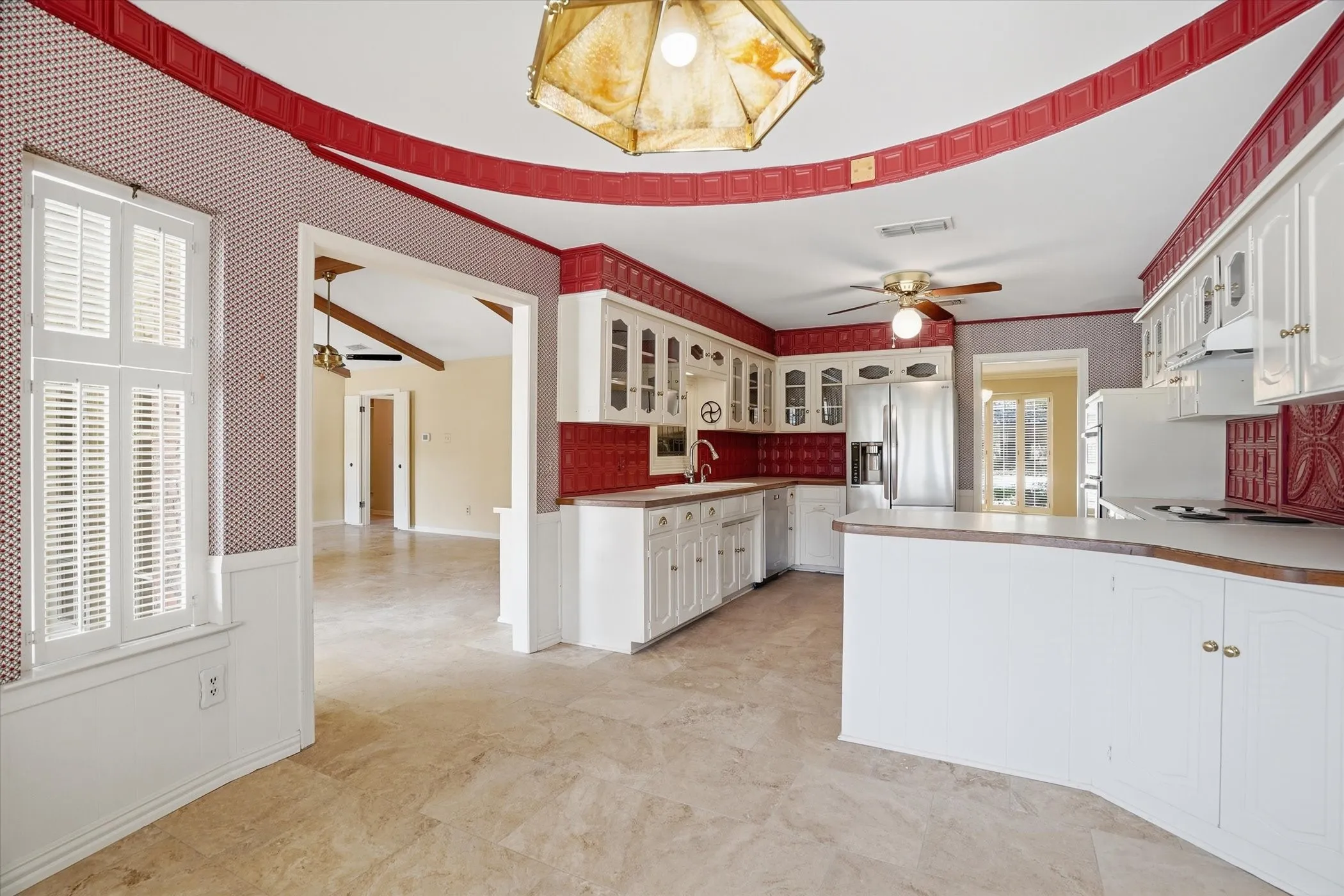 Single Family Residence For Sale in Tarrant County , 4201 Winding Way, Benbrook, Texas 76126, 4 Bedroom, 3 Bathroom, 2 Garage spaces, 3,005 Sqft, built in 1971, mls#21354856, Real Estate Agent in Benbrook, Homes For Sale in Tarrant county, Homes For Sale in Benbrook, Realtor in Benbrook Texas, Real Estate Brokerage Independent Realty Texas, Luminita Cordes Realtor