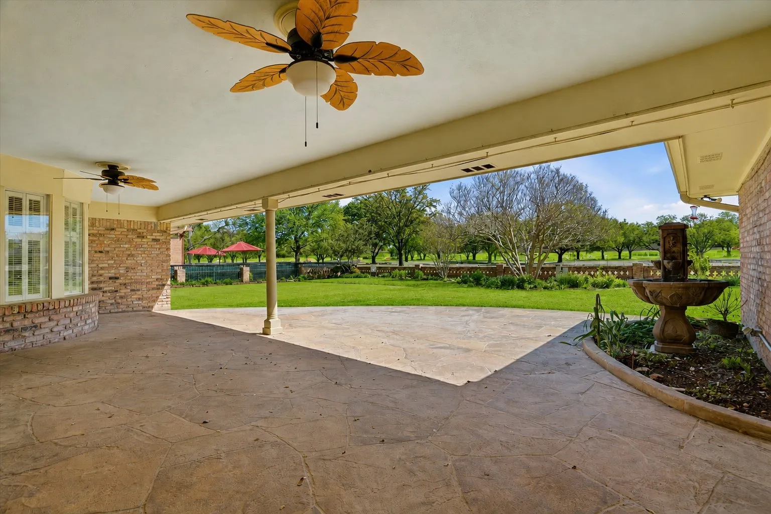 Single Family Residence For Sale in Tarrant County , 4201 Winding Way, Benbrook, Texas 76126, 4 Bedroom, 3 Bathroom, 2 Garage spaces, 3,005 Sqft, built in 1971, mls#21354856, Real Estate Agent in Benbrook, Homes For Sale in Tarrant county, Homes For Sale in Benbrook, Realtor in Benbrook Texas, Real Estate Brokerage Independent Realty Texas, Luminita Cordes Realtor