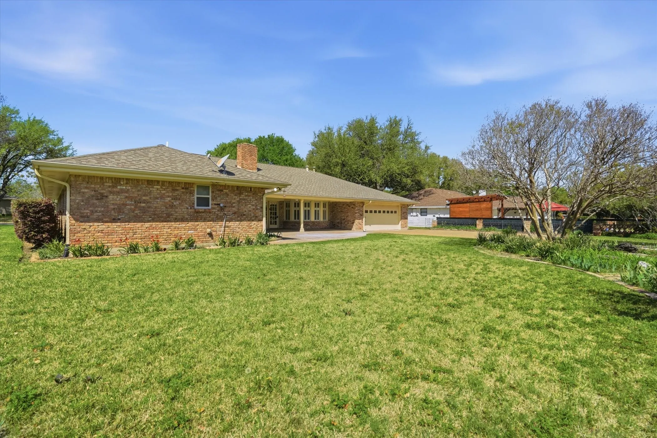 Single Family Residence For Sale in Tarrant County , 4201 Winding Way, Benbrook, Texas 76126, 4 Bedroom, 3 Bathroom, 2 Garage spaces, 3,005 Sqft, built in 1971, mls#21354856, Real Estate Agent in Benbrook, Homes For Sale in Tarrant county, Homes For Sale in Benbrook, Realtor in Benbrook Texas, Real Estate Brokerage Independent Realty Texas, Luminita Cordes Realtor