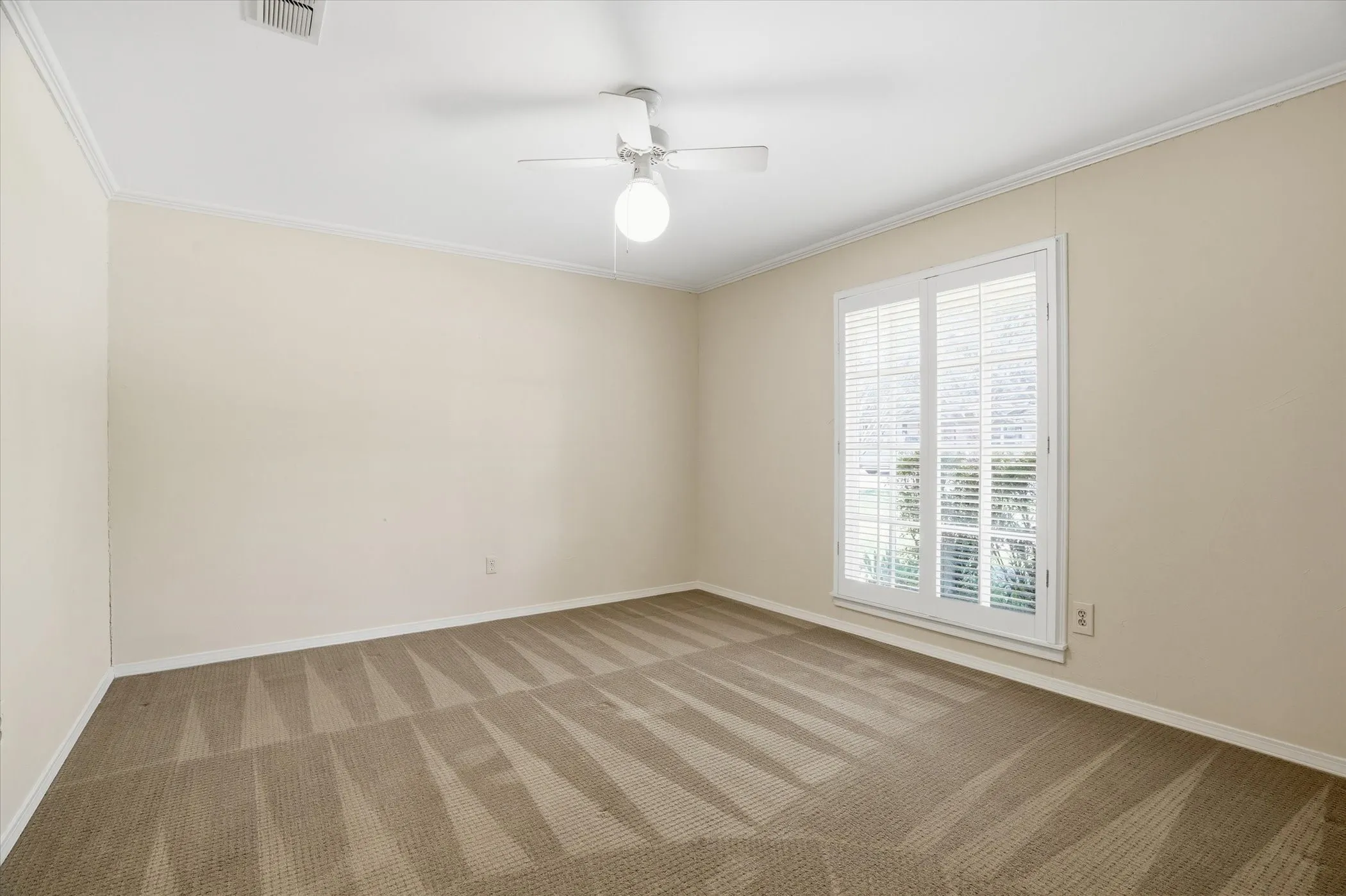 Single Family Residence For Sale in Tarrant County , 4201 Winding Way, Benbrook, Texas 76126, 4 Bedroom, 3 Bathroom, 2 Garage spaces, 3,005 Sqft, built in 1971, mls#21354856, Real Estate Agent in Benbrook, Homes For Sale in Tarrant county, Homes For Sale in Benbrook, Realtor in Benbrook Texas, Real Estate Brokerage Independent Realty Texas, Luminita Cordes Realtor