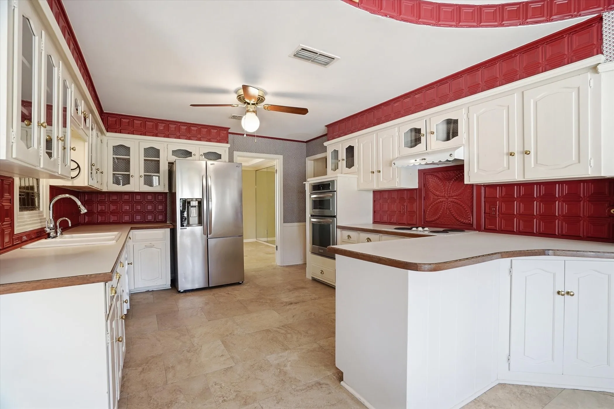 Single Family Residence For Sale in Tarrant County , 4201 Winding Way, Benbrook, Texas 76126, 4 Bedroom, 3 Bathroom, 2 Garage spaces, 3,005 Sqft, built in 1971, mls#21354856, Real Estate Agent in Benbrook, Homes For Sale in Tarrant county, Homes For Sale in Benbrook, Realtor in Benbrook Texas, Real Estate Brokerage Independent Realty Texas, Luminita Cordes Realtor