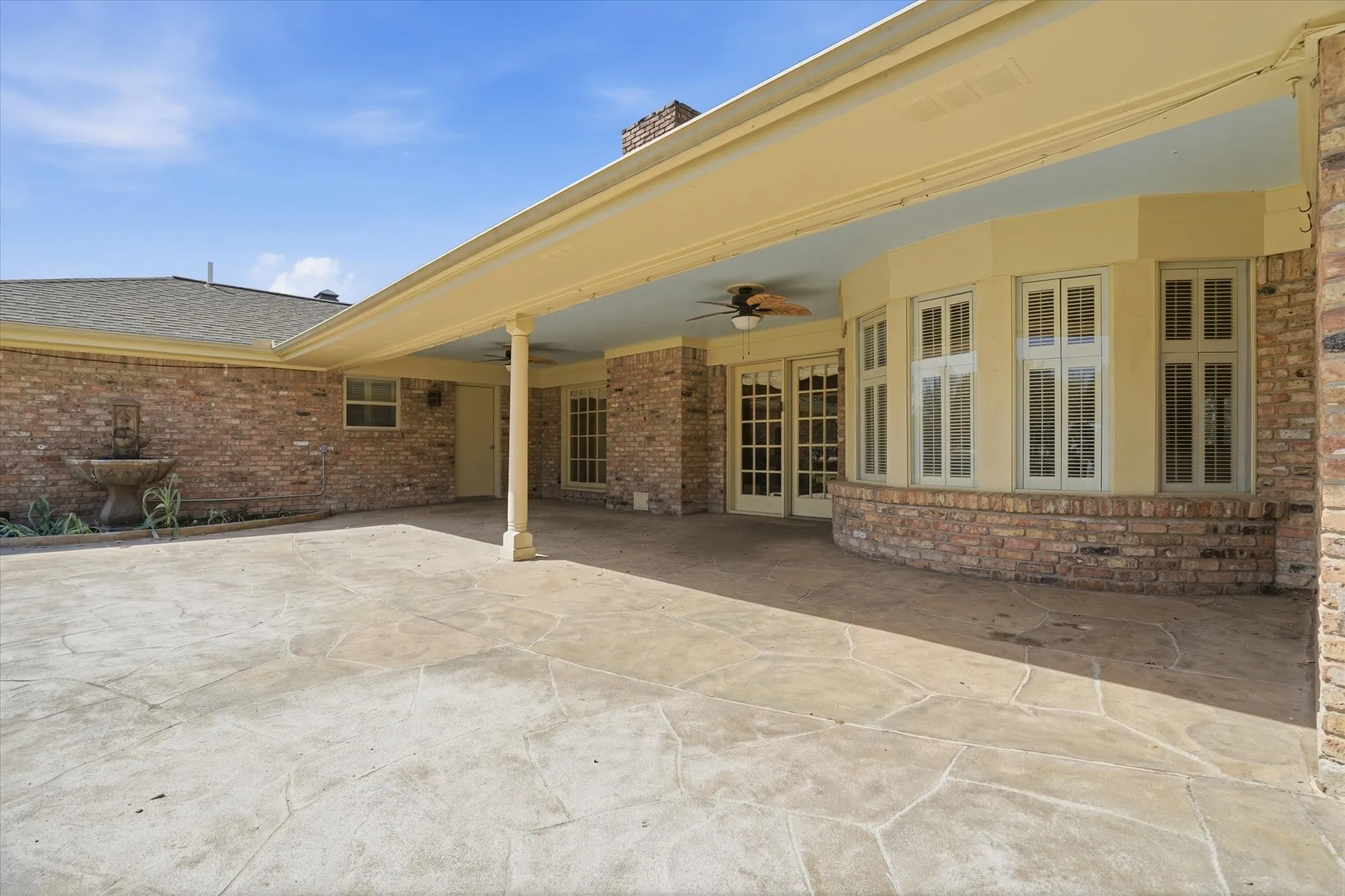 Single Family Residence For Sale in Tarrant County , 4201 Winding Way, Benbrook, Texas 76126, 4 Bedroom, 3 Bathroom, 2 Garage spaces, 3,005 Sqft, built in 1971, mls#21354856, Real Estate Agent in Benbrook, Homes For Sale in Tarrant county, Homes For Sale in Benbrook, Realtor in Benbrook Texas, Real Estate Brokerage Independent Realty Texas, Luminita Cordes Realtor
