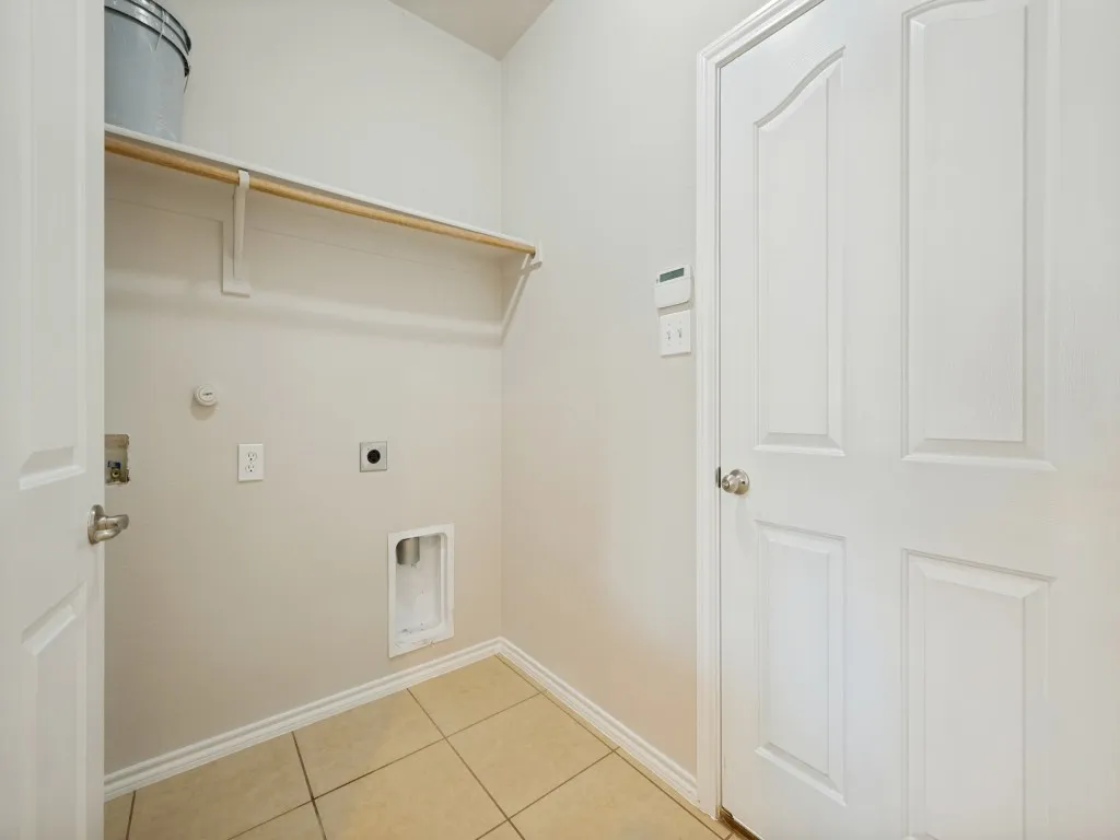 Single Family Residence For Rent in Denton County , 3213 Hornbeam Street, Denton, Texas 76226, 3 Bedroom, 2 Bathroom, 2 Garage spaces, 1,872 Sqft, built in 2008, mls#21354896, Real Estate Agent in Denton, Homes For Rent in Denton county, Homes For Rent in Denton, Realtor in Denton Texas, Real Estate Brokerage Independent Realty Texas, Luminita Cordes Realtor