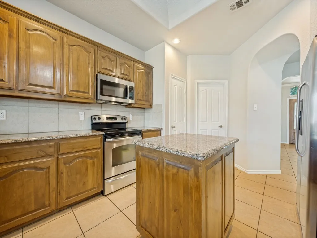 Single Family Residence For Rent in Denton County , 3213 Hornbeam Street, Denton, Texas 76226, 3 Bedroom, 2 Bathroom, 2 Garage spaces, 1,872 Sqft, built in 2008, mls#21354896, Real Estate Agent in Denton, Homes For Rent in Denton county, Homes For Rent in Denton, Realtor in Denton Texas, Real Estate Brokerage Independent Realty Texas, Luminita Cordes Realtor