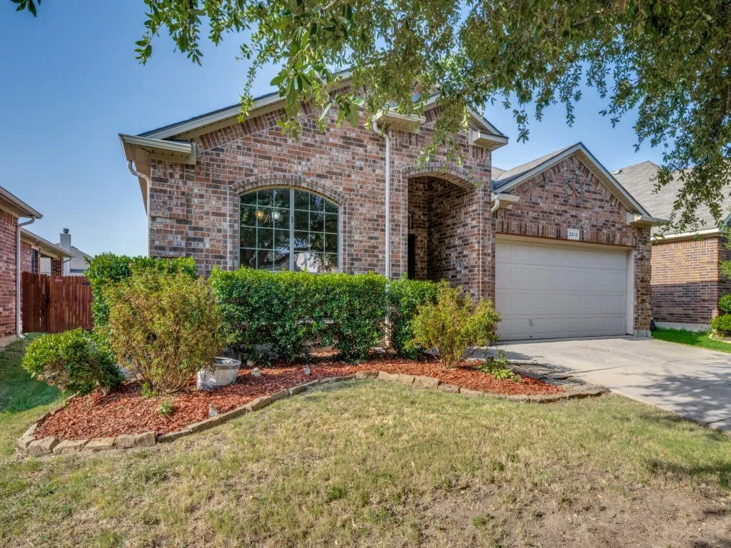 Single Family Residence For Rent in Denton County , 3213 Hornbeam Street, Denton, Texas 76226, 3 Bedroom, 2 Bathroom, 2 Garage spaces, 1,872 Sqft, built in 2008, mls#21354896, Real Estate Agent in Denton, Homes For Rent in Denton county, Homes For Rent in Denton, Realtor in Denton Texas, Real Estate Brokerage Independent Realty Texas, Luminita Cordes Realtor