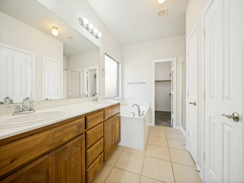 Single Family Residence For Rent in Denton County , 3213 Hornbeam Street, Denton, Texas 76226, 3 Bedroom, 2 Bathroom, 2 Garage spaces, 1,872 Sqft, built in 2008, mls#21354896, Real Estate Agent in Denton, Homes For Rent in Denton county, Homes For Rent in Denton, Realtor in Denton Texas, Real Estate Brokerage Independent Realty Texas, Luminita Cordes Realtor