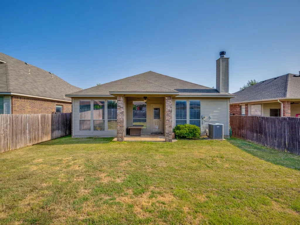 Single Family Residence For Rent in Denton County , 3213 Hornbeam Street, Denton, Texas 76226, 3 Bedroom, 2 Bathroom, 2 Garage spaces, 1,872 Sqft, built in 2008, mls#21354896, Real Estate Agent in Denton, Homes For Rent in Denton county, Homes For Rent in Denton, Realtor in Denton Texas, Real Estate Brokerage Independent Realty Texas, Luminita Cordes Realtor
