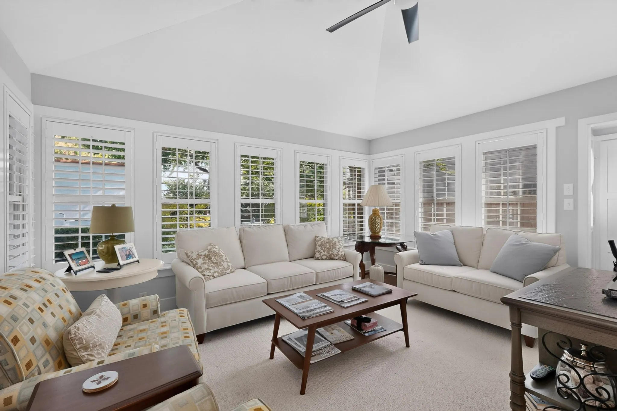 Condominium For Sale in Dallas County , 4548 Roland Avenue A, Highland Park, Texas 75219, 2 Bedroom, 3 Bathroom, 2 Garage spaces, 1,858 Sqft, built in 1974, mls#21353442, Real Estate Agent in Highland Park, Homes For Sale in Dallas county, Homes For Sale in Highland Park, Realtor in Highland Park Texas, Real Estate Brokerage Independent Realty Texas, Luminita Cordes Realtor