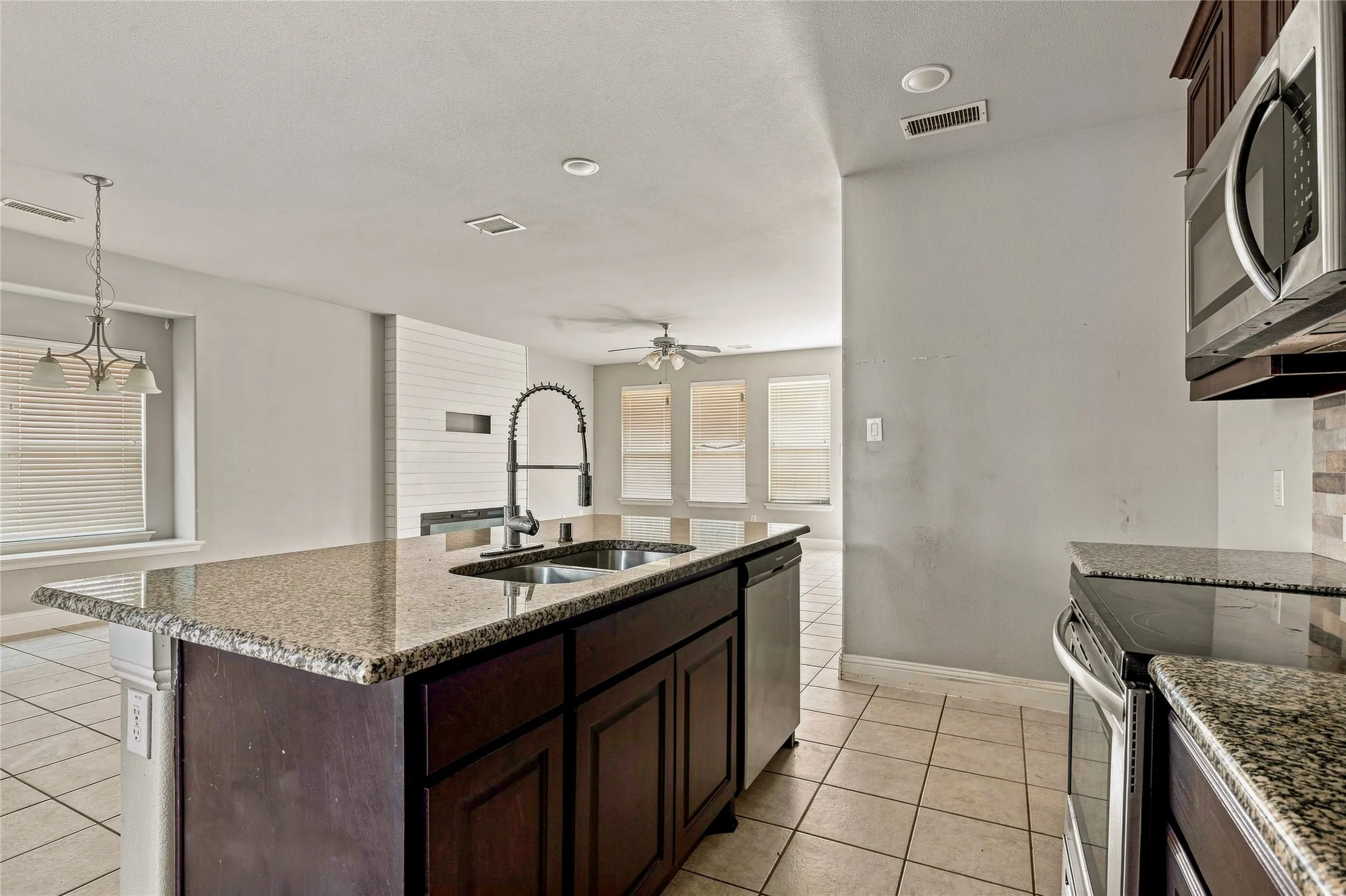 Single Family Residence For Sale in Ellis County , 105 Finlee Lane, Red Oak, Texas 75154, 4 Bedroom, 2 Bathroom, 2 Garage spaces, 1,937 Sqft, built in 2021, mls#21354273, Real Estate Agent in Red Oak, Homes For Sale in Ellis county, Homes For Sale in Red Oak, Realtor in Red Oak Texas, Real Estate Brokerage Independent Realty Texas, Luminita Cordes Realtor