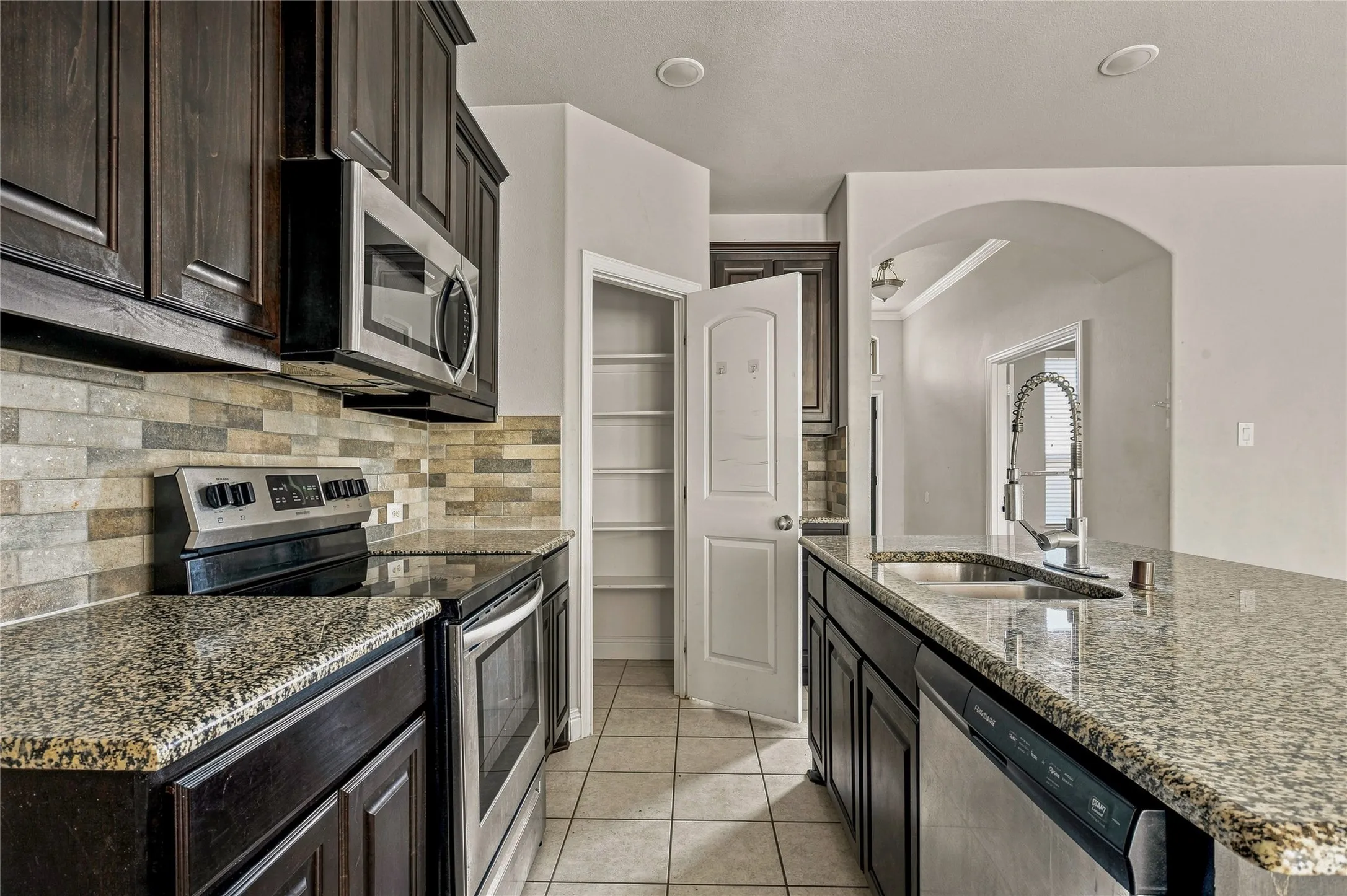 Single Family Residence For Sale in Ellis County , 105 Finlee Lane, Red Oak, Texas 75154, 4 Bedroom, 2 Bathroom, 2 Garage spaces, 1,937 Sqft, built in 2021, mls#21354273, Real Estate Agent in Red Oak, Homes For Sale in Ellis county, Homes For Sale in Red Oak, Realtor in Red Oak Texas, Real Estate Brokerage Independent Realty Texas, Luminita Cordes Realtor