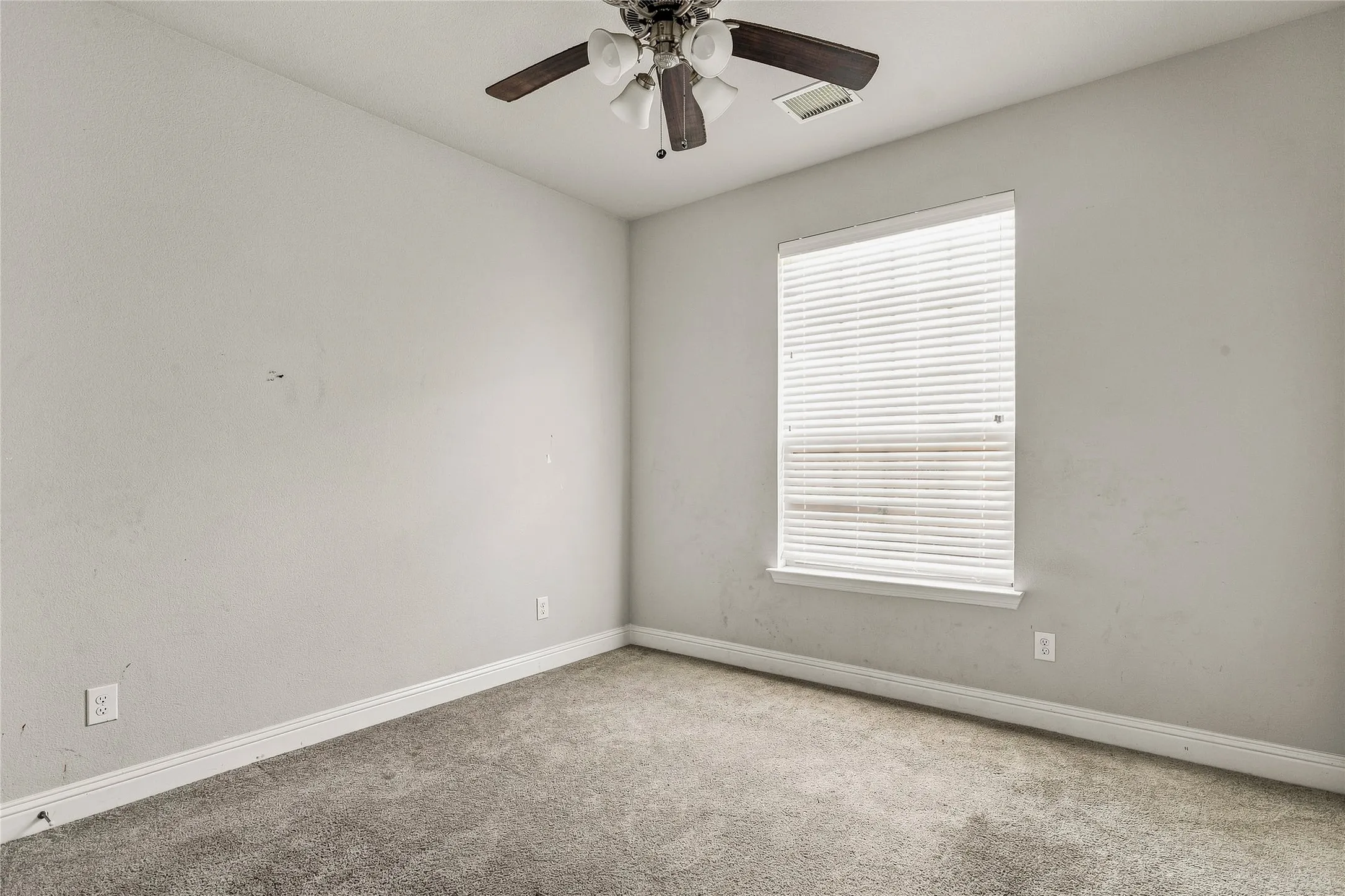 Single Family Residence For Sale in Ellis County , 105 Finlee Lane, Red Oak, Texas 75154, 4 Bedroom, 2 Bathroom, 2 Garage spaces, 1,937 Sqft, built in 2021, mls#21354273, Real Estate Agent in Red Oak, Homes For Sale in Ellis county, Homes For Sale in Red Oak, Realtor in Red Oak Texas, Real Estate Brokerage Independent Realty Texas, Luminita Cordes Realtor