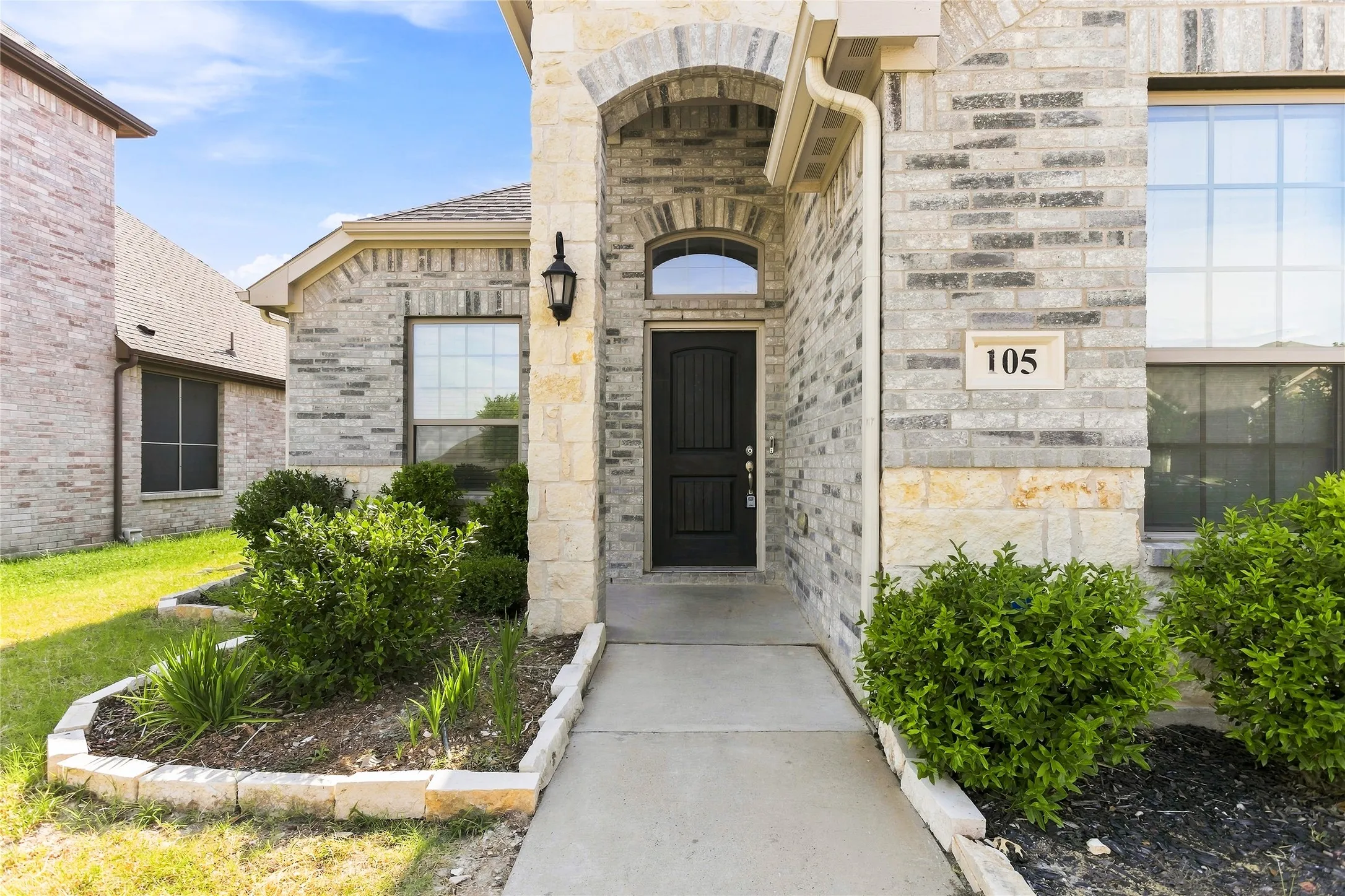 Single Family Residence For Sale in Ellis County , 105 Finlee Lane, Red Oak, Texas 75154, 4 Bedroom, 2 Bathroom, 2 Garage spaces, 1,937 Sqft, built in 2021, mls#21354273, Real Estate Agent in Red Oak, Homes For Sale in Ellis county, Homes For Sale in Red Oak, Realtor in Red Oak Texas, Real Estate Brokerage Independent Realty Texas, Luminita Cordes Realtor