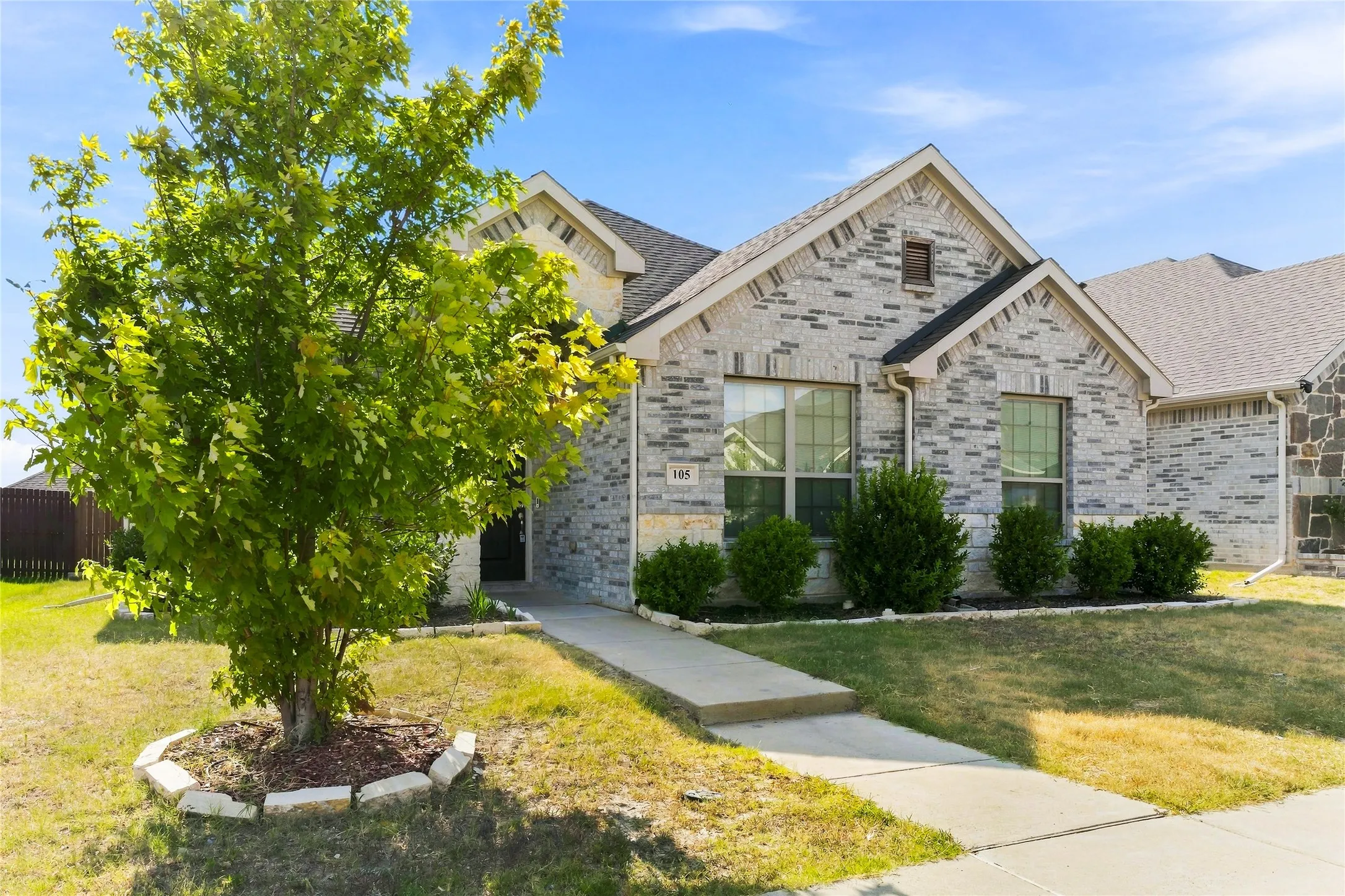 Single Family Residence For Sale in Ellis County , 105 Finlee Lane, Red Oak, Texas 75154, 4 Bedroom, 2 Bathroom, 2 Garage spaces, 1,937 Sqft, built in 2021, mls#21354273, Real Estate Agent in Red Oak, Homes For Sale in Ellis county, Homes For Sale in Red Oak, Realtor in Red Oak Texas, Real Estate Brokerage Independent Realty Texas, Luminita Cordes Realtor
