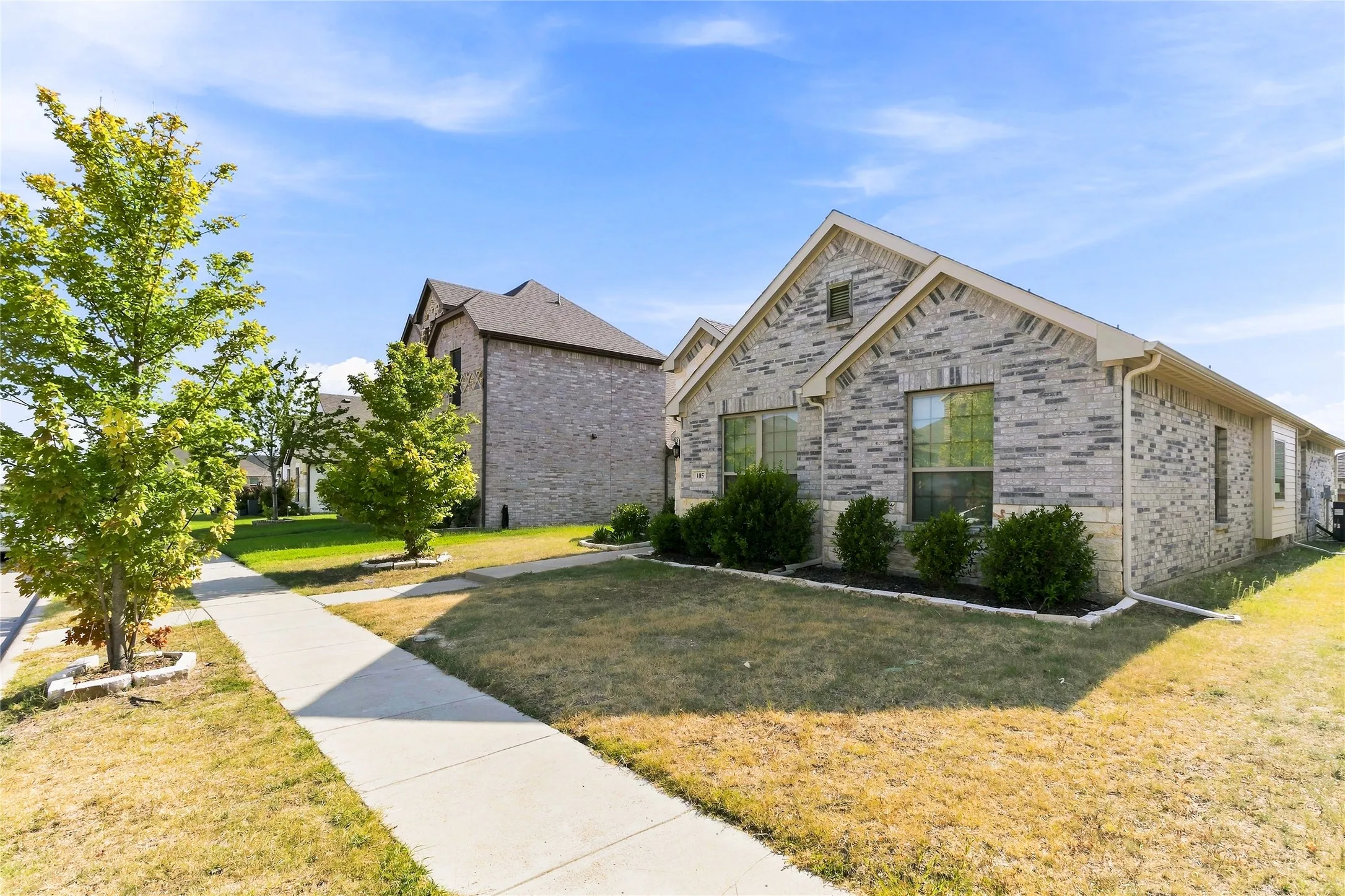 Single Family Residence For Sale in Ellis County , 105 Finlee Lane, Red Oak, Texas 75154, 4 Bedroom, 2 Bathroom, 2 Garage spaces, 1,937 Sqft, built in 2021, mls#21354273, Real Estate Agent in Red Oak, Homes For Sale in Ellis county, Homes For Sale in Red Oak, Realtor in Red Oak Texas, Real Estate Brokerage Independent Realty Texas, Luminita Cordes Realtor