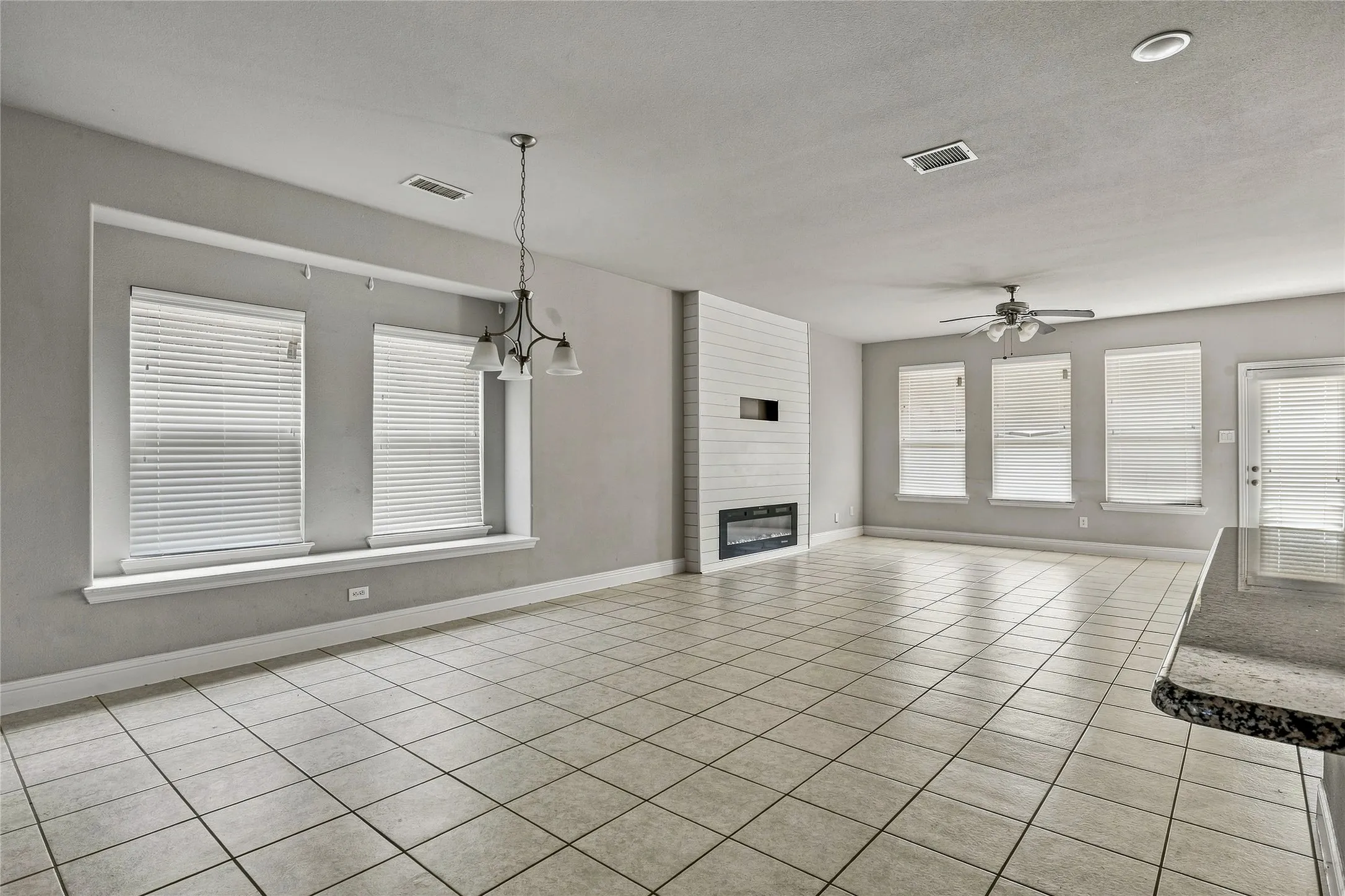 Single Family Residence For Sale in Ellis County , 105 Finlee Lane, Red Oak, Texas 75154, 4 Bedroom, 2 Bathroom, 2 Garage spaces, 1,937 Sqft, built in 2021, mls#21354273, Real Estate Agent in Red Oak, Homes For Sale in Ellis county, Homes For Sale in Red Oak, Realtor in Red Oak Texas, Real Estate Brokerage Independent Realty Texas, Luminita Cordes Realtor