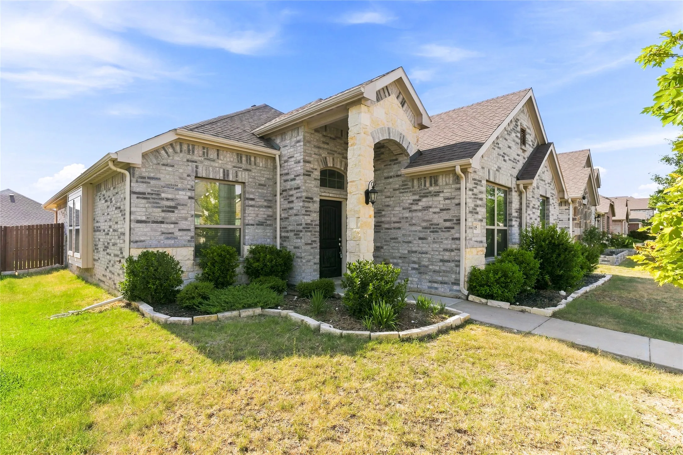 Single Family Residence For Sale in Ellis County , 105 Finlee Lane, Red Oak, Texas 75154, 4 Bedroom, 2 Bathroom, 2 Garage spaces, 1,937 Sqft, built in 2021, mls#21354273, Real Estate Agent in Red Oak, Homes For Sale in Ellis county, Homes For Sale in Red Oak, Realtor in Red Oak Texas, Real Estate Brokerage Independent Realty Texas, Luminita Cordes Realtor