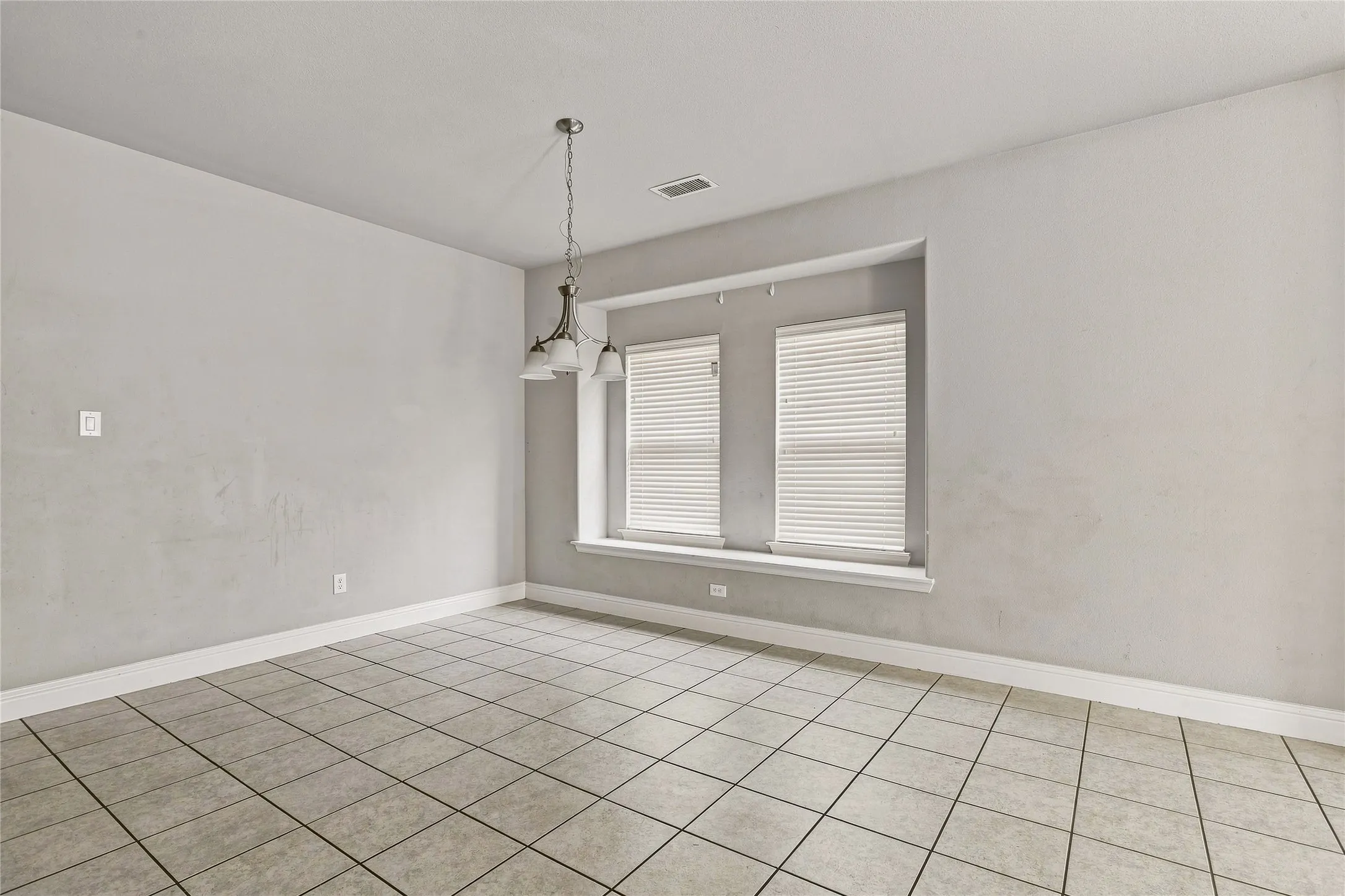 Single Family Residence For Sale in Ellis County , 105 Finlee Lane, Red Oak, Texas 75154, 4 Bedroom, 2 Bathroom, 2 Garage spaces, 1,937 Sqft, built in 2021, mls#21354273, Real Estate Agent in Red Oak, Homes For Sale in Ellis county, Homes For Sale in Red Oak, Realtor in Red Oak Texas, Real Estate Brokerage Independent Realty Texas, Luminita Cordes Realtor