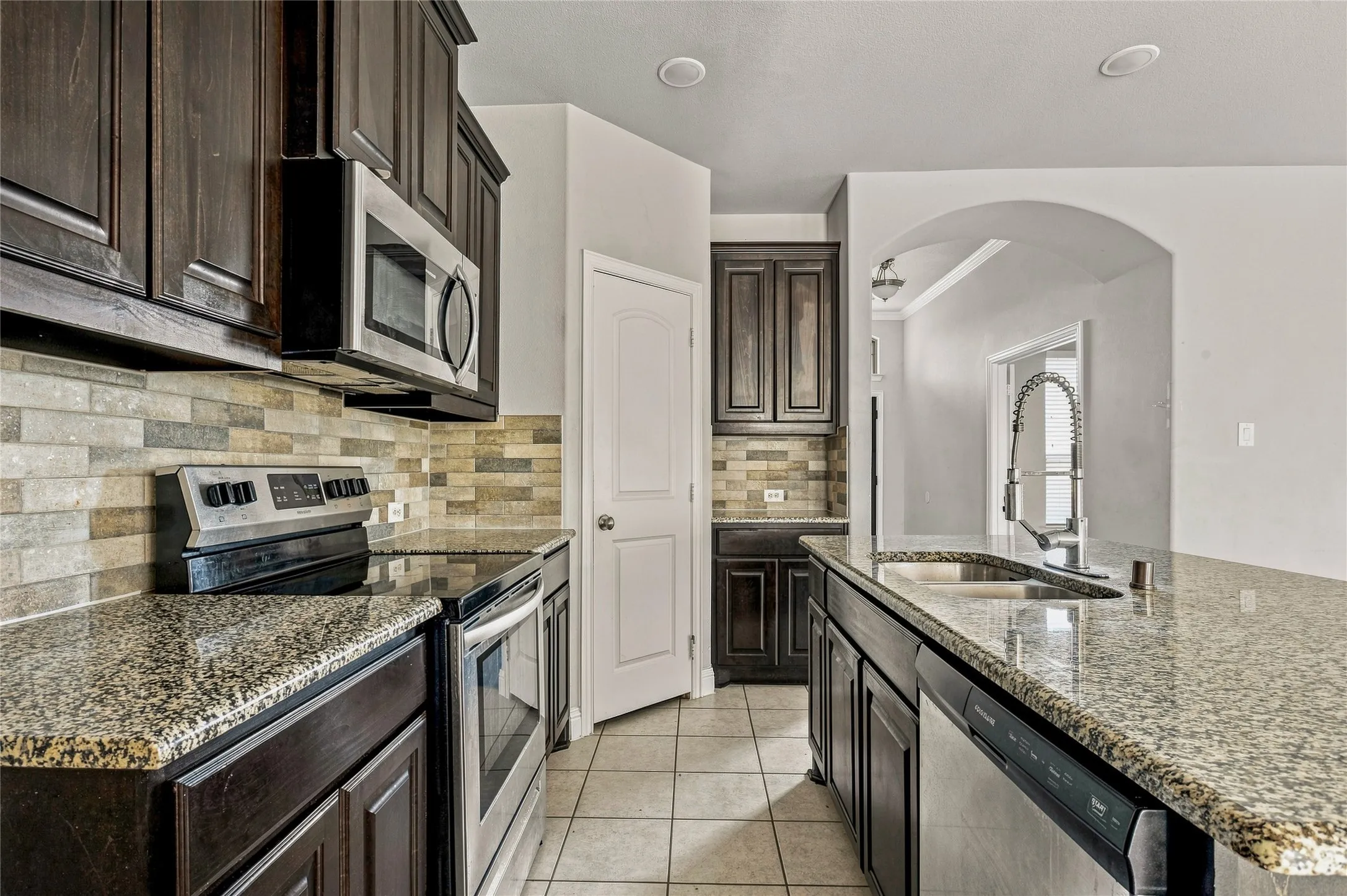 Single Family Residence For Sale in Ellis County , 105 Finlee Lane, Red Oak, Texas 75154, 4 Bedroom, 2 Bathroom, 2 Garage spaces, 1,937 Sqft, built in 2021, mls#21354273, Real Estate Agent in Red Oak, Homes For Sale in Ellis county, Homes For Sale in Red Oak, Realtor in Red Oak Texas, Real Estate Brokerage Independent Realty Texas, Luminita Cordes Realtor