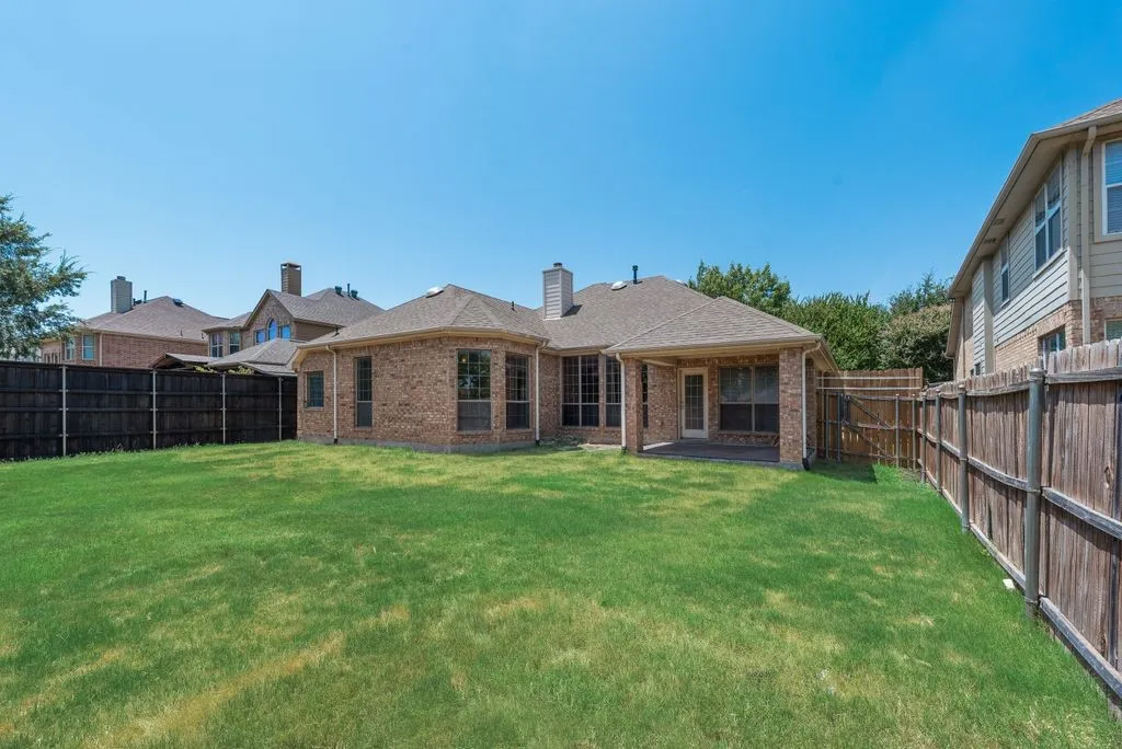 Single Family Residence For Rent in Denton County , 2517 Indian Hills Drive, Little Elm, Texas 75068, 3 Bedroom, 3 Bathroom, 2 Garage spaces, 1,996 Sqft, built in 2003, Price $2,400, mls#21338034, Real Estate Agent in Little Elm, Homes For Rent in Denton county, Homes For Rent in Little Elm, Realtor in Little Elm Texas, Real Estate Brokerage Independent Realty Texas, Luminita Cordes Realtor