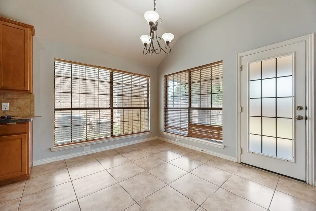 Single Family Residence For Rent in Denton County , 2517 Indian Hills Drive, Little Elm, Texas 75068, 3 Bedroom, 3 Bathroom, 2 Garage spaces, 1,996 Sqft, built in 2003, Price $2,400, mls#21338034, Real Estate Agent in Little Elm, Homes For Rent in Denton county, Homes For Rent in Little Elm, Realtor in Little Elm Texas, Real Estate Brokerage Independent Realty Texas, Luminita Cordes Realtor