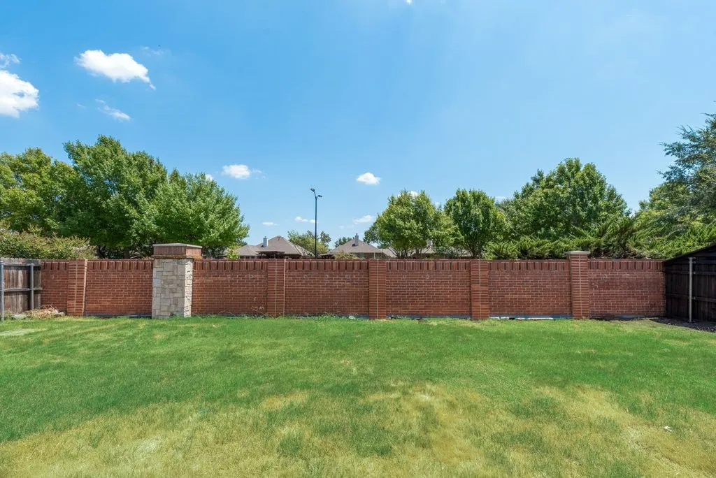 Single Family Residence For Rent in Denton County , 2517 Indian Hills Drive, Little Elm, Texas 75068, 3 Bedroom, 3 Bathroom, 2 Garage spaces, 1,996 Sqft, built in 2003, Price $2,400, mls#21338034, Real Estate Agent in Little Elm, Homes For Rent in Denton county, Homes For Rent in Little Elm, Realtor in Little Elm Texas, Real Estate Brokerage Independent Realty Texas, Luminita Cordes Realtor