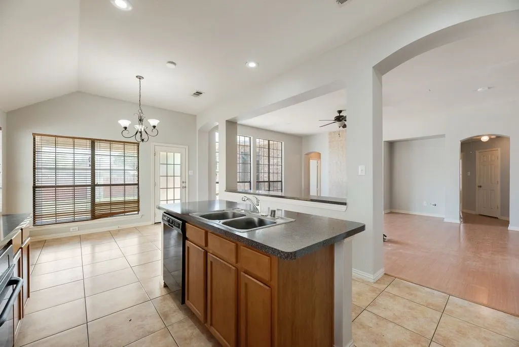 Single Family Residence For Rent in Denton County , 2517 Indian Hills Drive, Little Elm, Texas 75068, 3 Bedroom, 3 Bathroom, 2 Garage spaces, 1,996 Sqft, built in 2003, Price $2,400, mls#21338034, Real Estate Agent in Little Elm, Homes For Rent in Denton county, Homes For Rent in Little Elm, Realtor in Little Elm Texas, Real Estate Brokerage Independent Realty Texas, Luminita Cordes Realtor