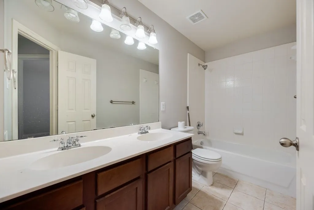 Single Family Residence For Rent in Denton County , 2517 Indian Hills Drive, Little Elm, Texas 75068, 3 Bedroom, 3 Bathroom, 2 Garage spaces, 1,996 Sqft, built in 2003, Price $2,400, mls#21338034, Real Estate Agent in Little Elm, Homes For Rent in Denton county, Homes For Rent in Little Elm, Realtor in Little Elm Texas, Real Estate Brokerage Independent Realty Texas, Luminita Cordes Realtor