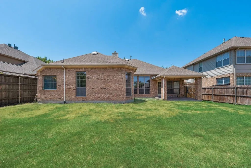 Single Family Residence For Rent in Denton County , 2517 Indian Hills Drive, Little Elm, Texas 75068, 3 Bedroom, 3 Bathroom, 2 Garage spaces, 1,996 Sqft, built in 2003, Price $2,400, mls#21338034, Real Estate Agent in Little Elm, Homes For Rent in Denton county, Homes For Rent in Little Elm, Realtor in Little Elm Texas, Real Estate Brokerage Independent Realty Texas, Luminita Cordes Realtor