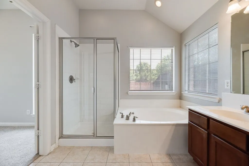 Single Family Residence For Rent in Denton County , 2517 Indian Hills Drive, Little Elm, Texas 75068, 3 Bedroom, 3 Bathroom, 2 Garage spaces, 1,996 Sqft, built in 2003, Price $2,400, mls#21338034, Real Estate Agent in Little Elm, Homes For Rent in Denton county, Homes For Rent in Little Elm, Realtor in Little Elm Texas, Real Estate Brokerage Independent Realty Texas, Luminita Cordes Realtor