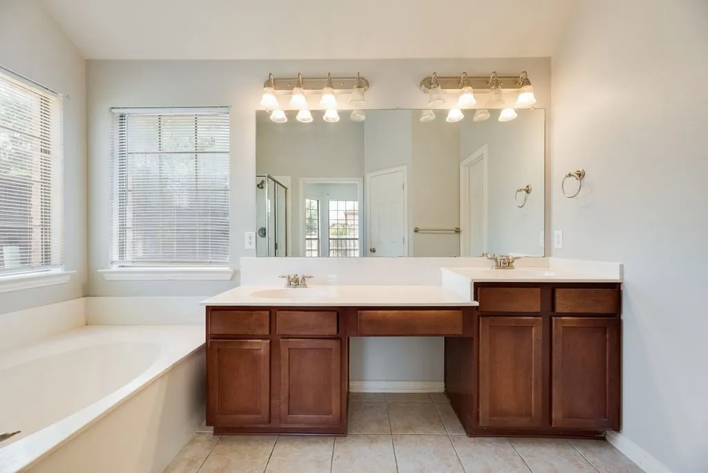 Single Family Residence For Rent in Denton County , 2517 Indian Hills Drive, Little Elm, Texas 75068, 3 Bedroom, 3 Bathroom, 2 Garage spaces, 1,996 Sqft, built in 2003, Price $2,400, mls#21338034, Real Estate Agent in Little Elm, Homes For Rent in Denton county, Homes For Rent in Little Elm, Realtor in Little Elm Texas, Real Estate Brokerage Independent Realty Texas, Luminita Cordes Realtor